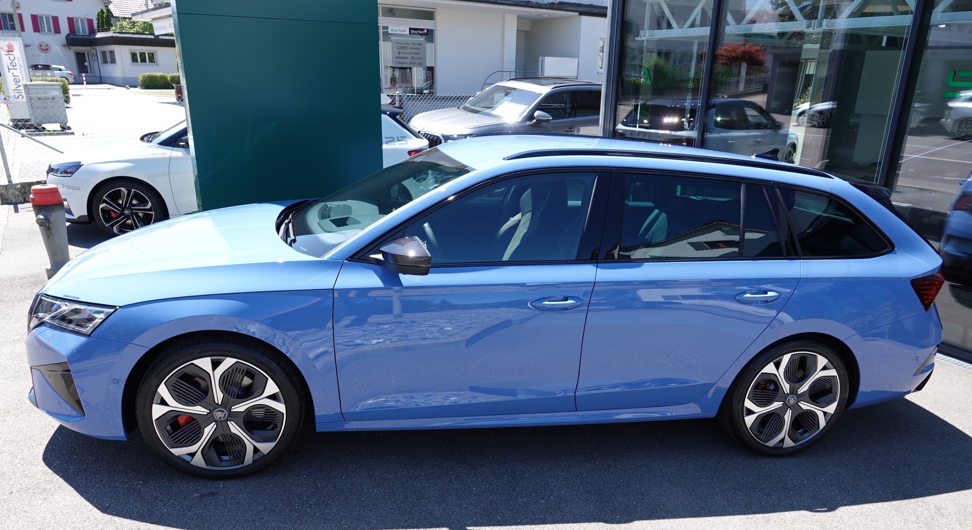 SKODA Octavia Combi 2.0 TSI RS 30 Years Edition DSG-image-5
