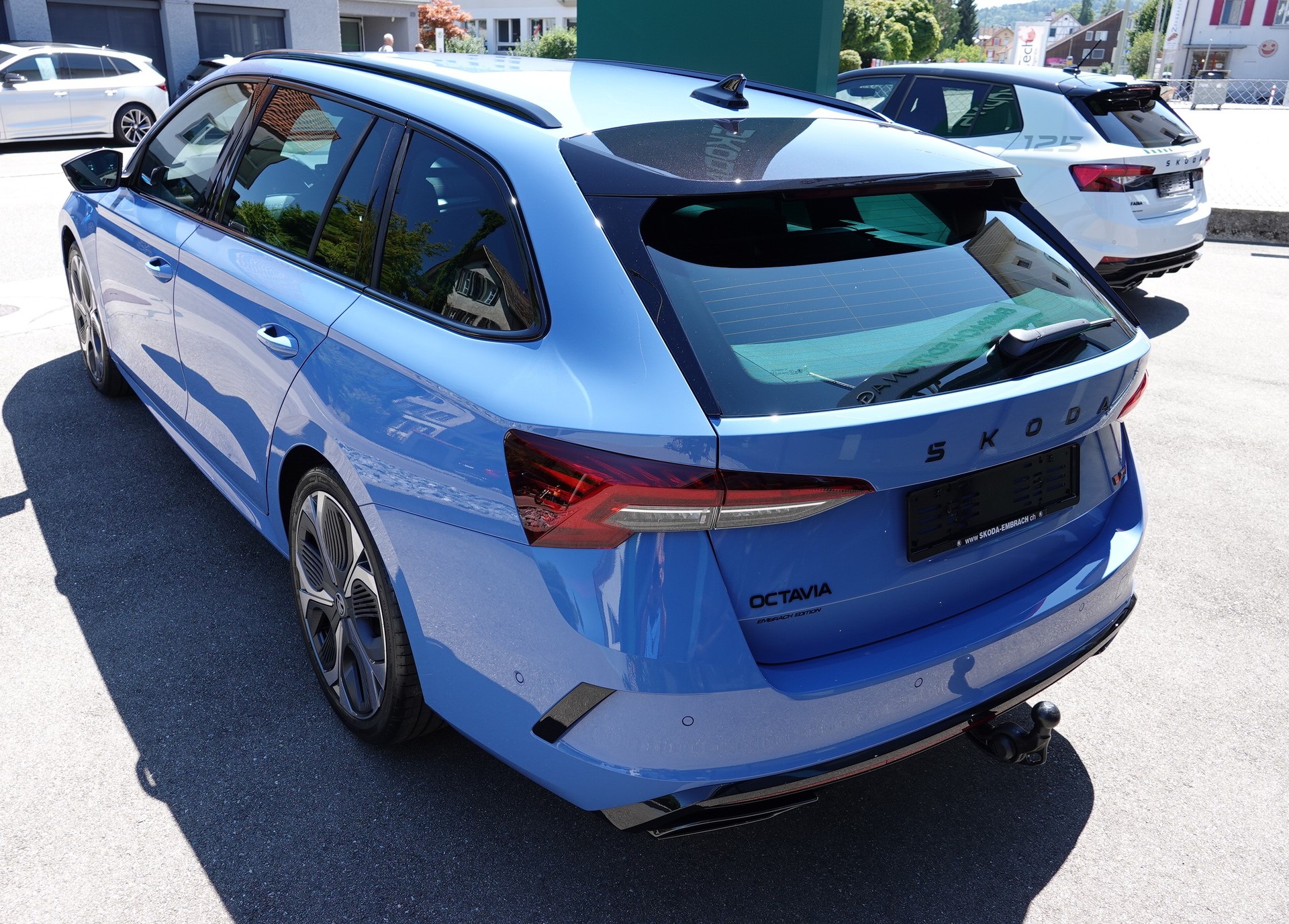 SKODA Octavia Combi 2.0 TSI RS 30 Years Edition DSG-image-8