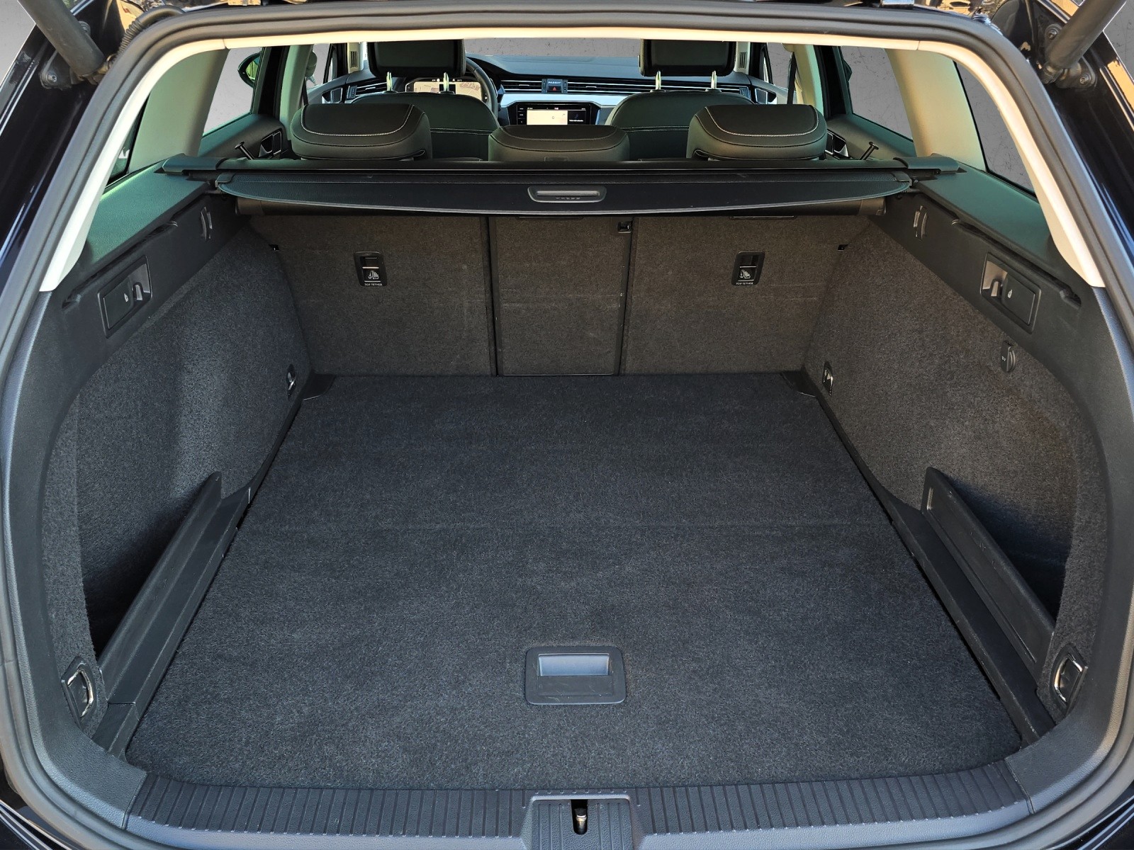 VW Passat 2.0 TDI BMT Elegance 4Motion DSG-image-17