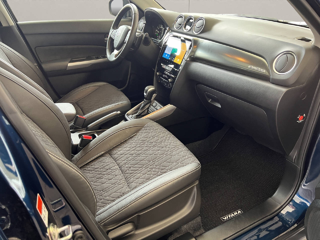 SUZUKI Vitara 1.5 AGS 4x4 Mild-Hybrid GLX Pano-image-19