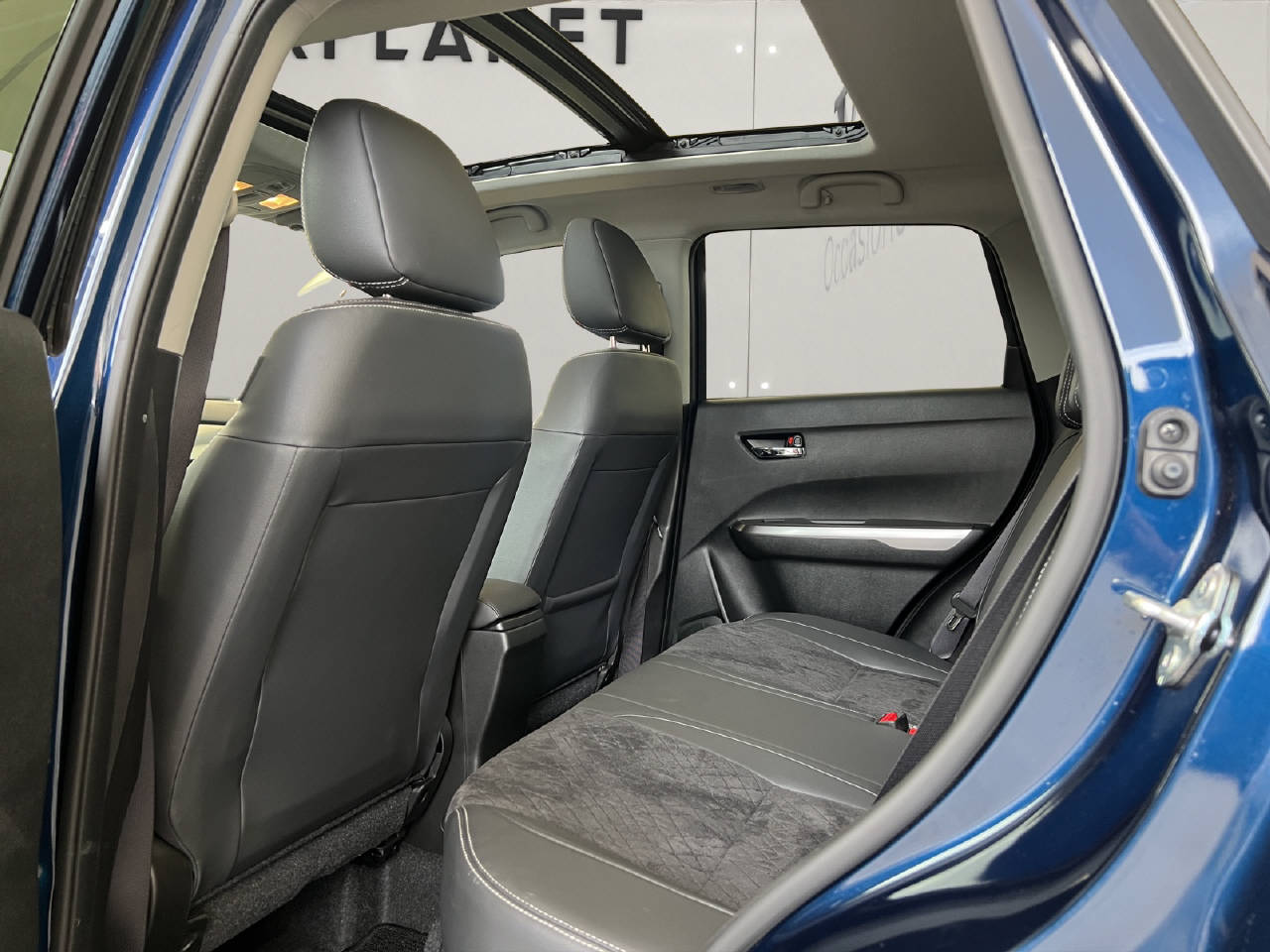 SUZUKI Vitara 1.5 AGS 4x4 Mild-Hybrid GLX Pano-image-9