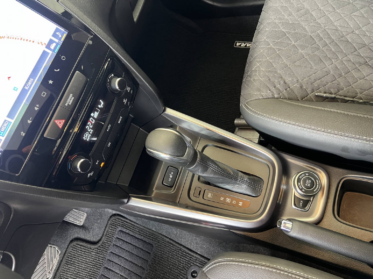 SUZUKI Vitara 1.5 AGS 4x4 Mild-Hybrid GLX Pano-image-17