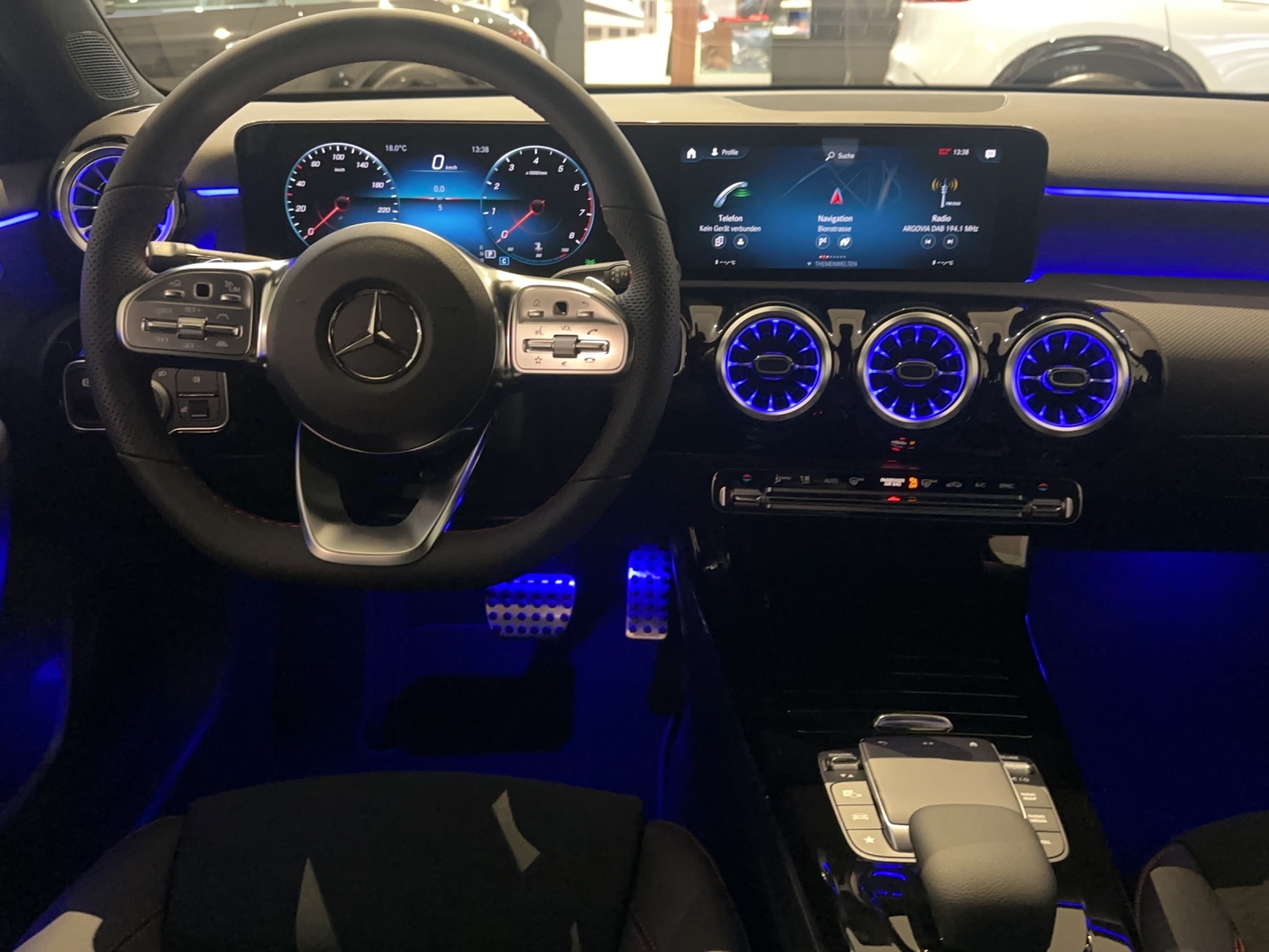 MERCEDES-BENZ A 180 Night Star AMG Line 7G-DCT-image-11