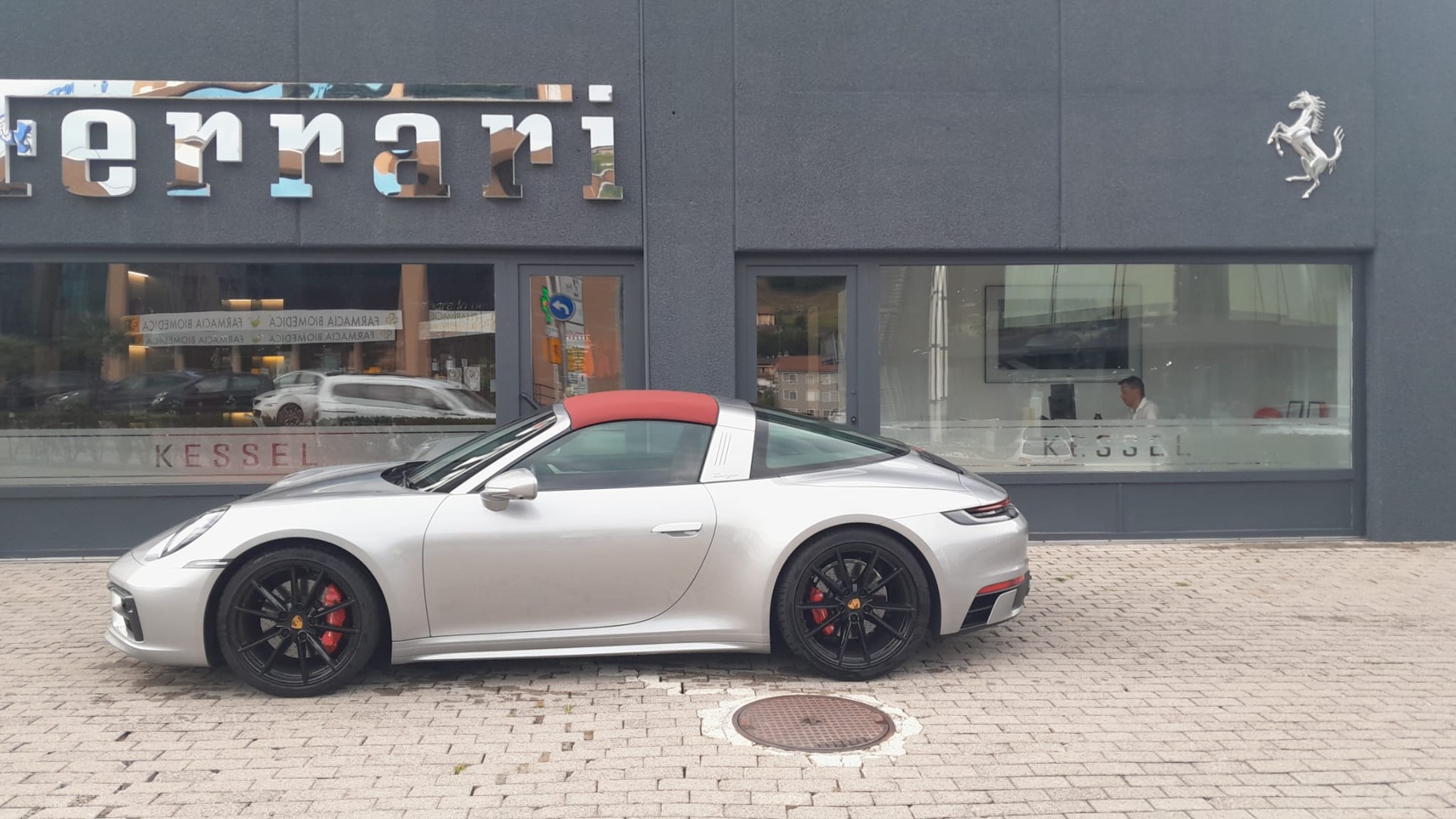 PORSCHE 911 Targa 4S-image-3