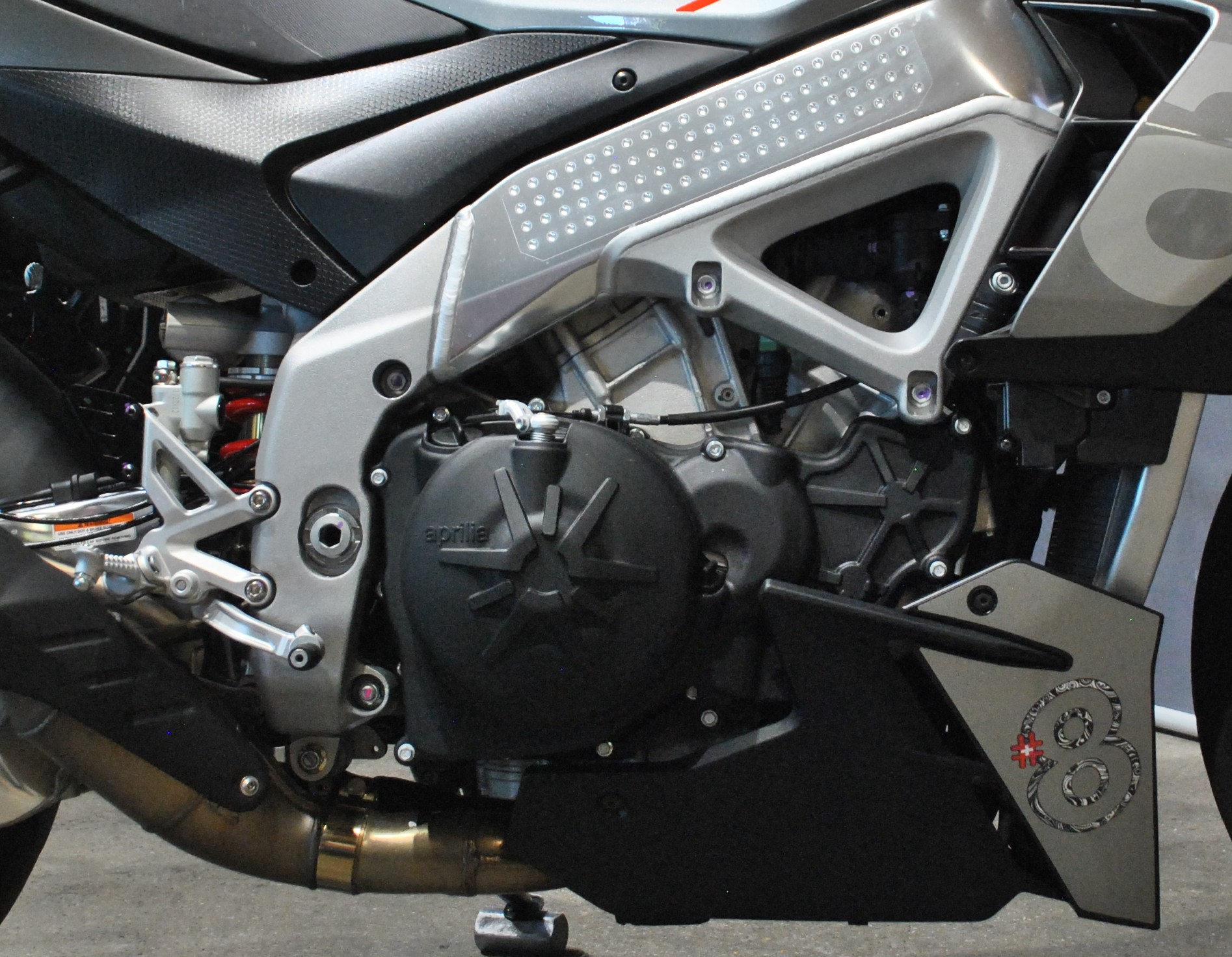 APRILIA Tuono V4 1100-image-9