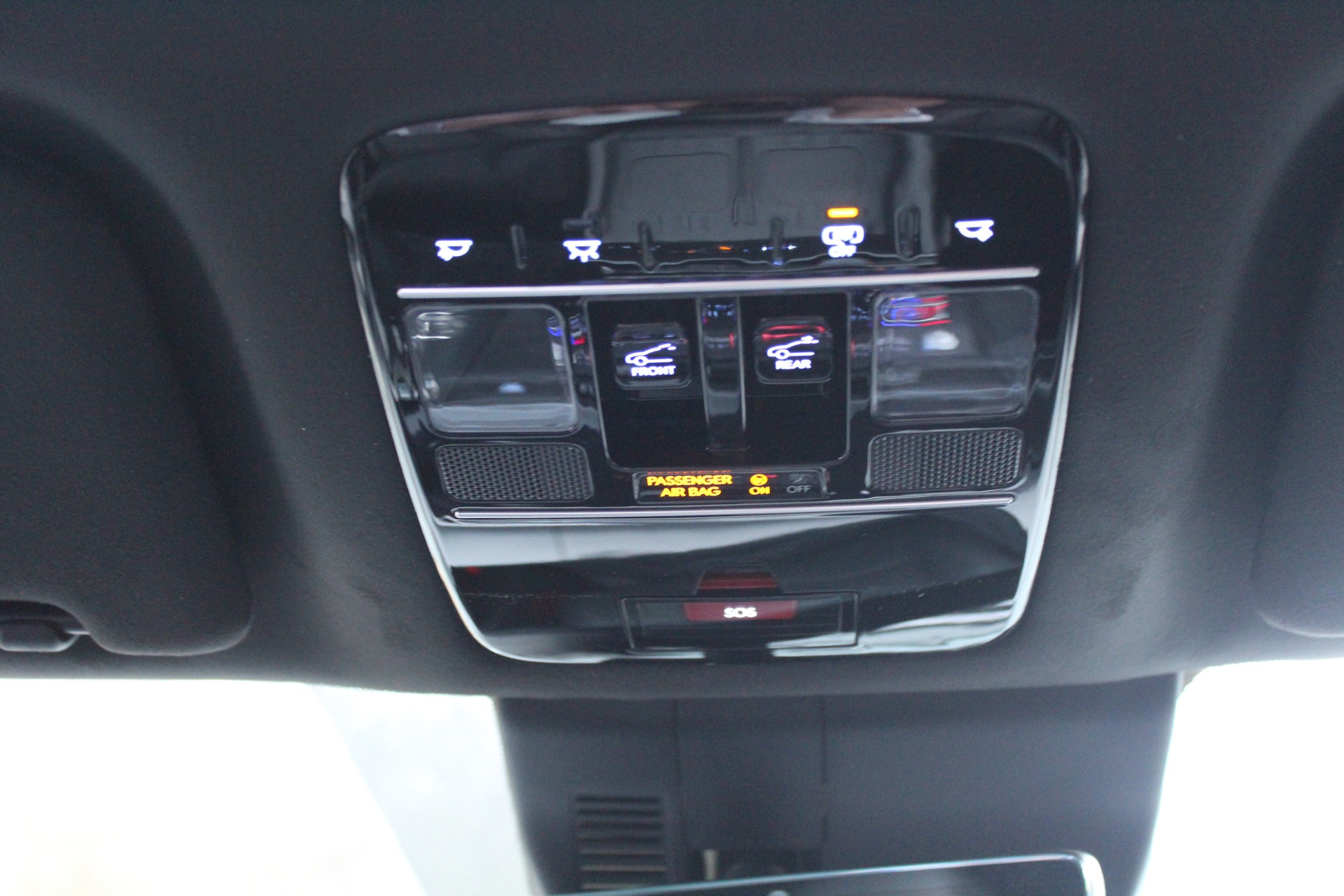 HYUNDAI Santa Fe 1.6 T-GDi HEV Calligraphy Swiss Ed. 4WD Automatic-image-13
