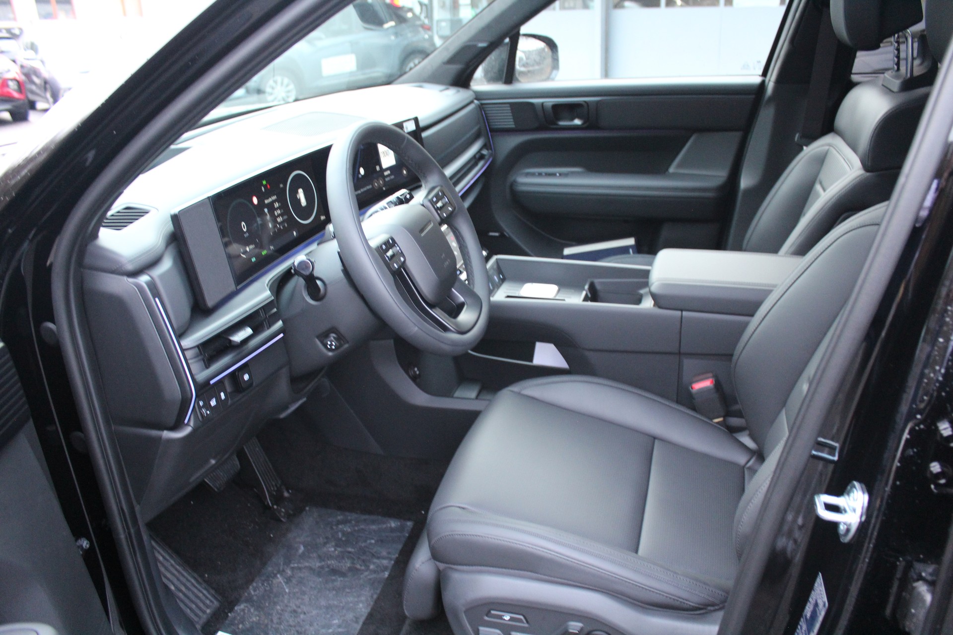 HYUNDAI Santa Fe 1.6 T-GDi HEV Calligraphy Swiss Ed. 4WD Automatic-image-9
