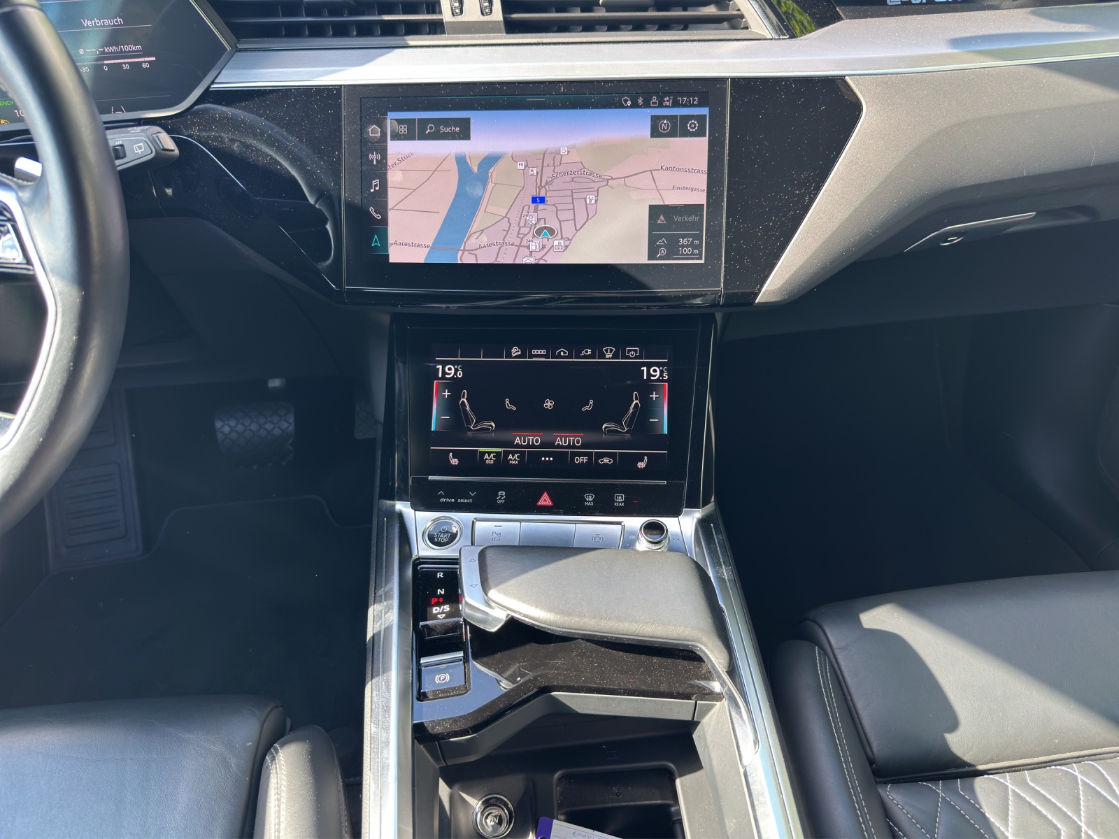 AUDI e-tron 55 S Line quattro-image-11