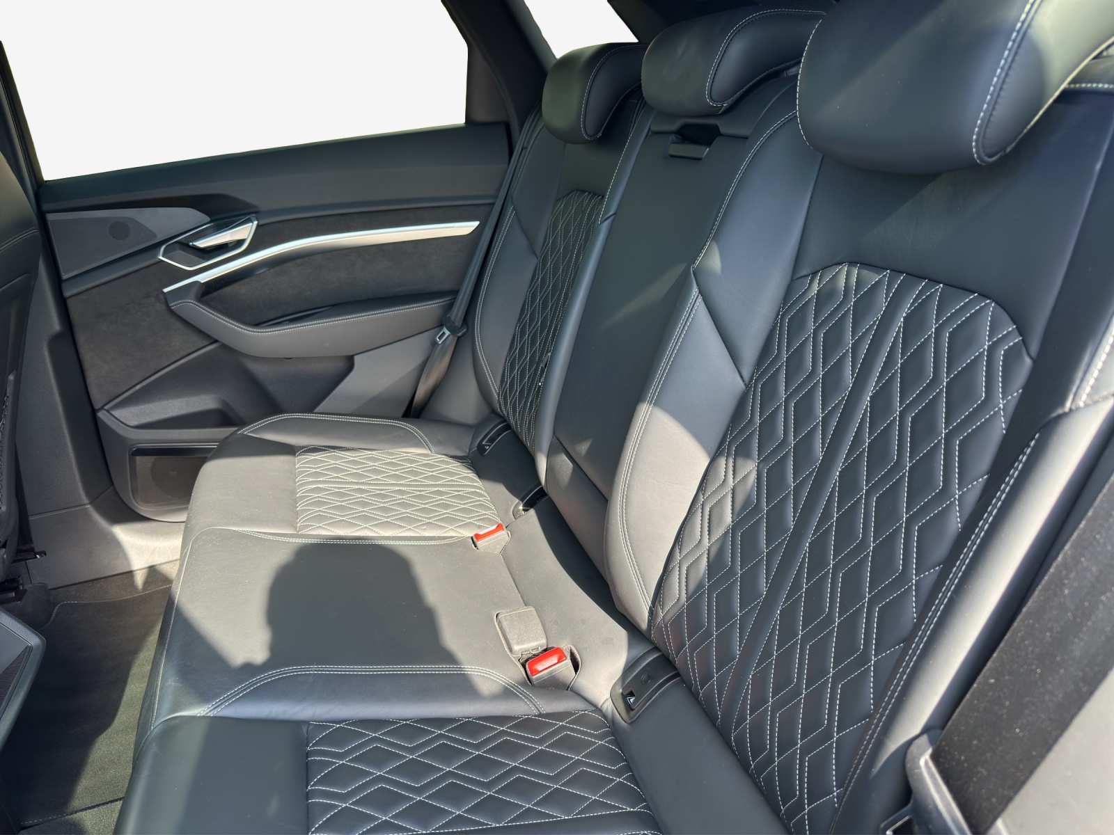 AUDI e-tron 55 S Line quattro-image-12