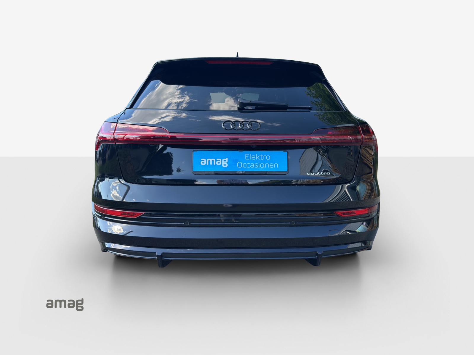 AUDI e-tron 55 S Line quattro-image-4