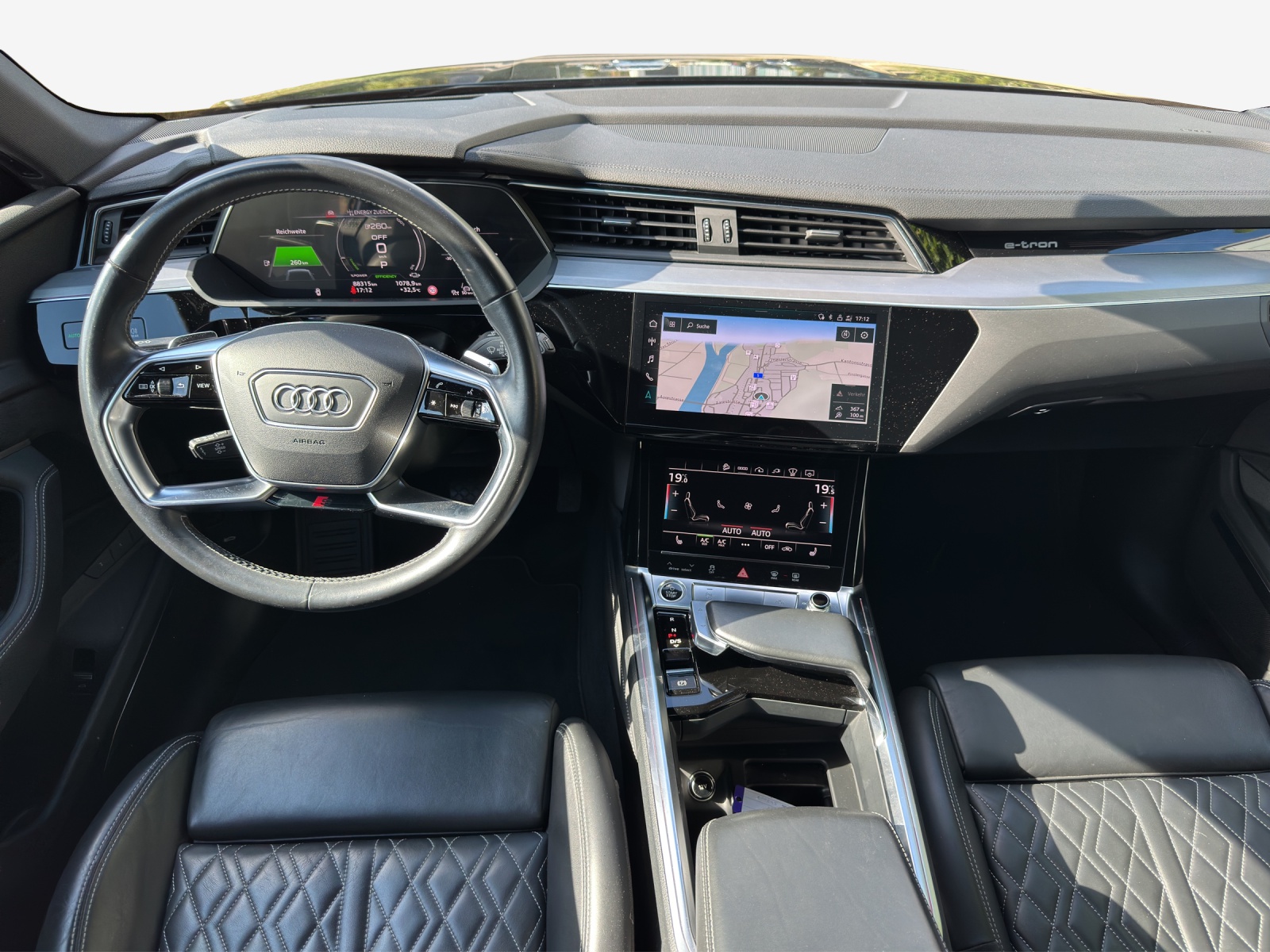 AUDI e-tron 55 S Line quattro-image-9