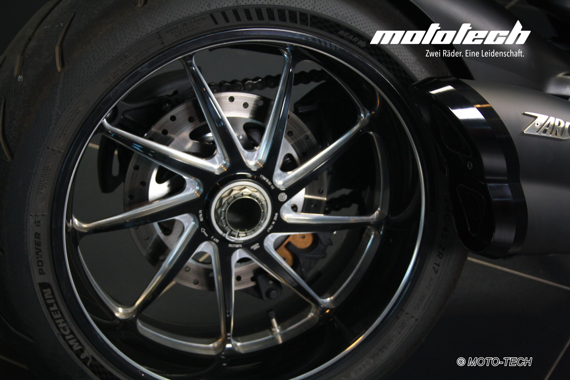 DUCATI Diavel 1200 Weiss-image-8