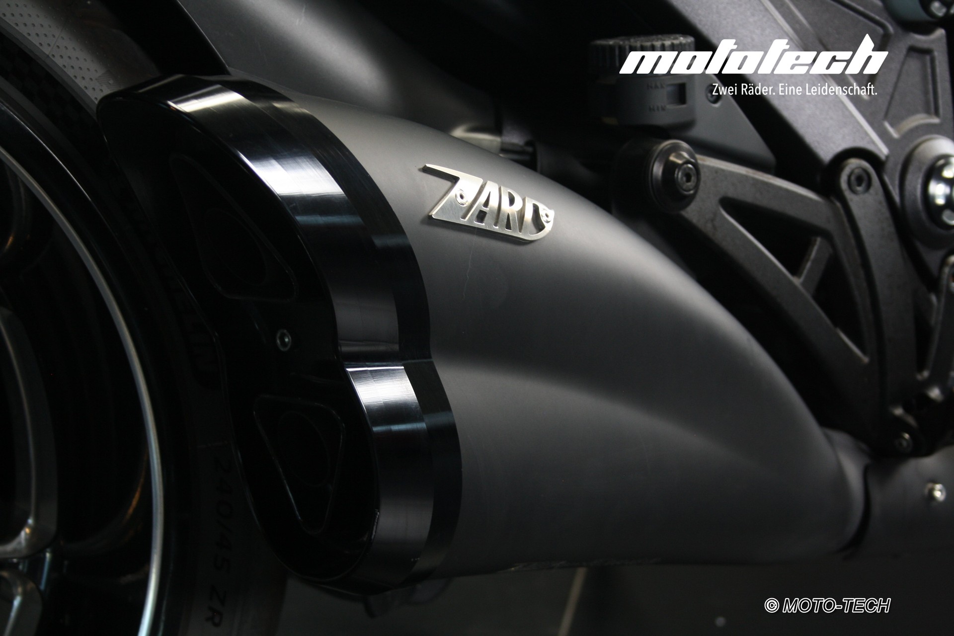 DUCATI Diavel 1200 Weiss-image-7