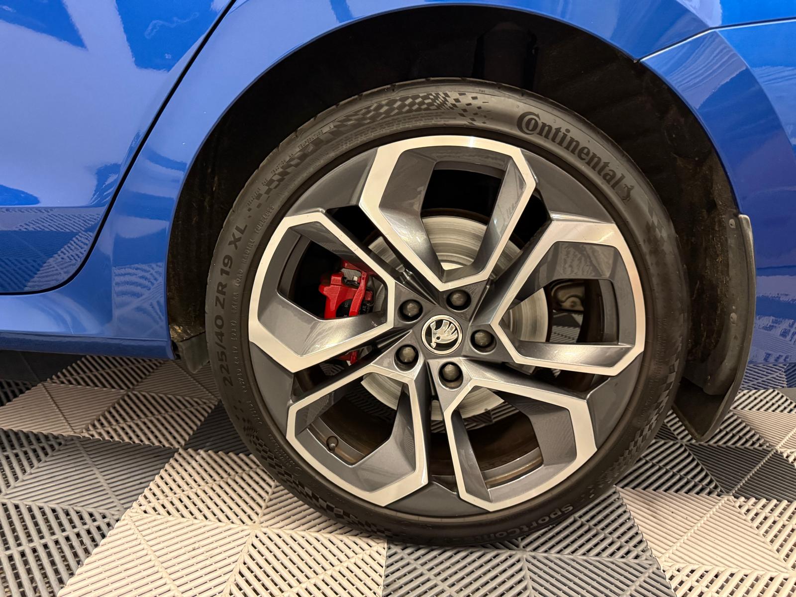 SKODA Octavia Combi 1.4 TSI PHEV DSG RS-image-29