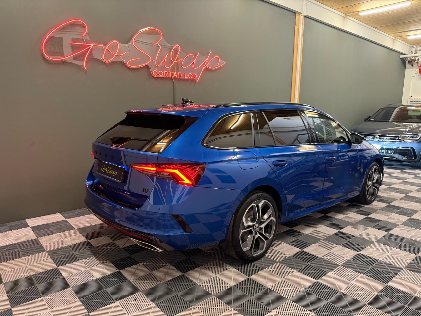 SKODA Octavia Combi 1.4 TSI PHEV DSG RS-image-5