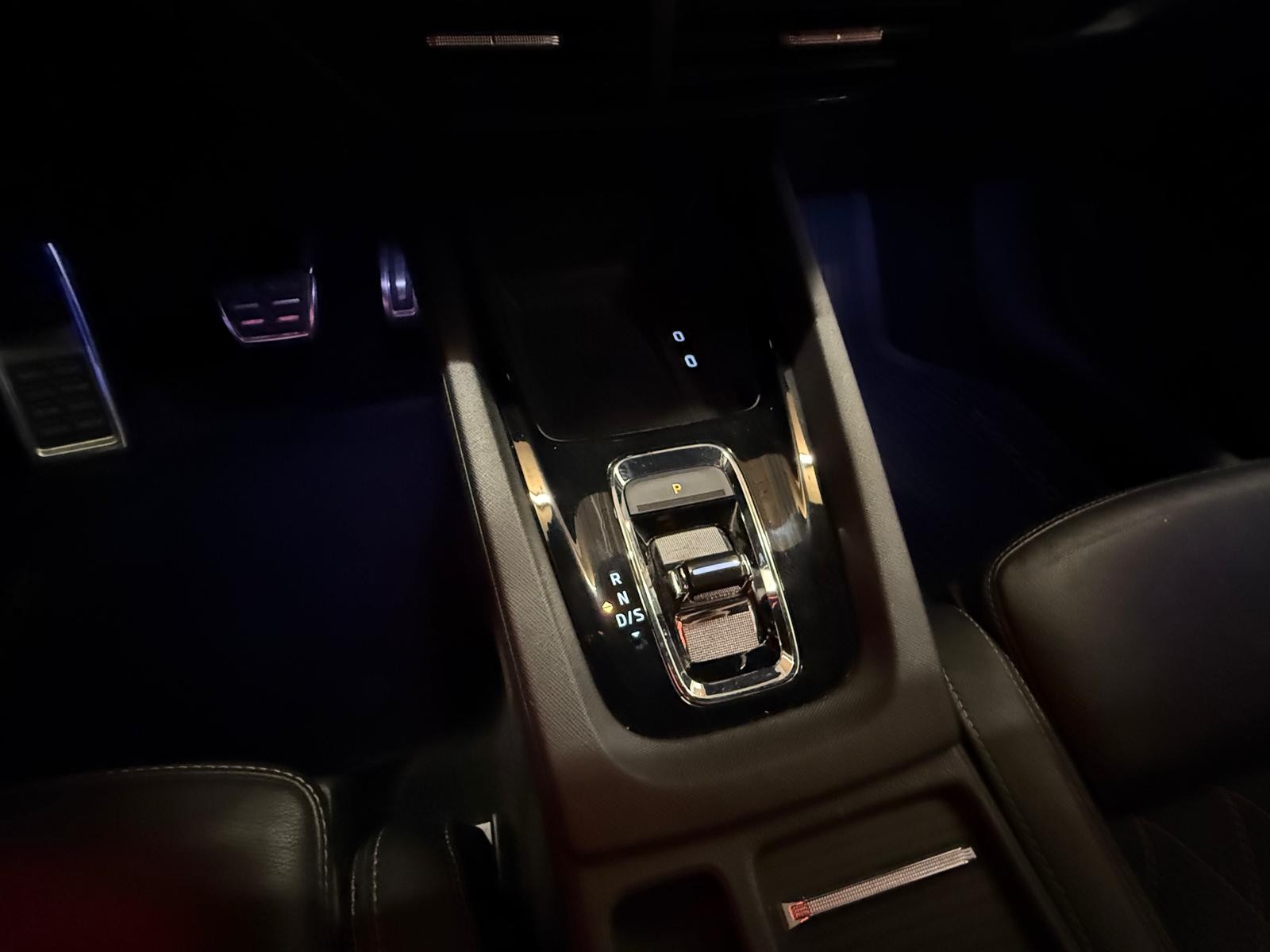 SKODA Octavia Combi 1.4 TSI PHEV DSG RS-image-25