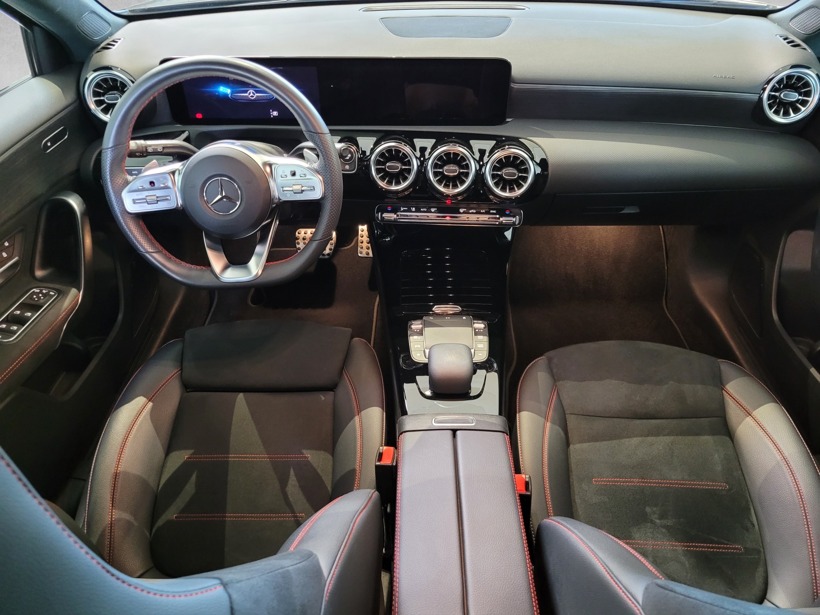 MERCEDES-BENZ A 180 AMG Line 7G-DCT-image-11