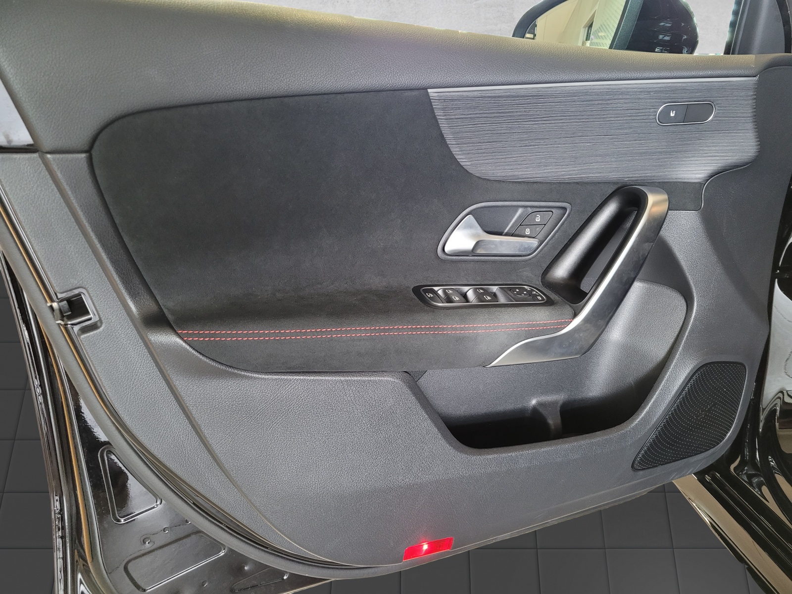 MERCEDES-BENZ A 180 AMG Line 7G-DCT-image-8