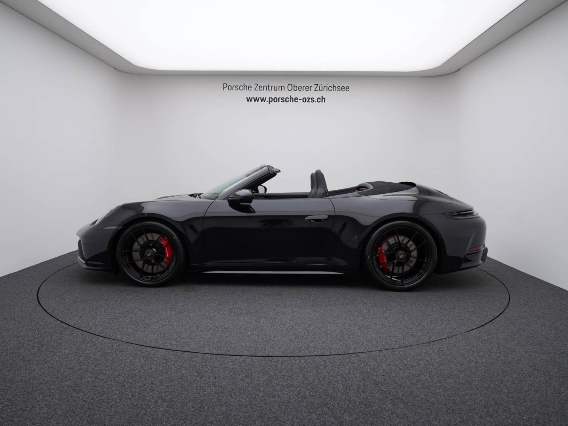 PORSCHE 911 Carrera GTS Cabriolet-showroom-element-1