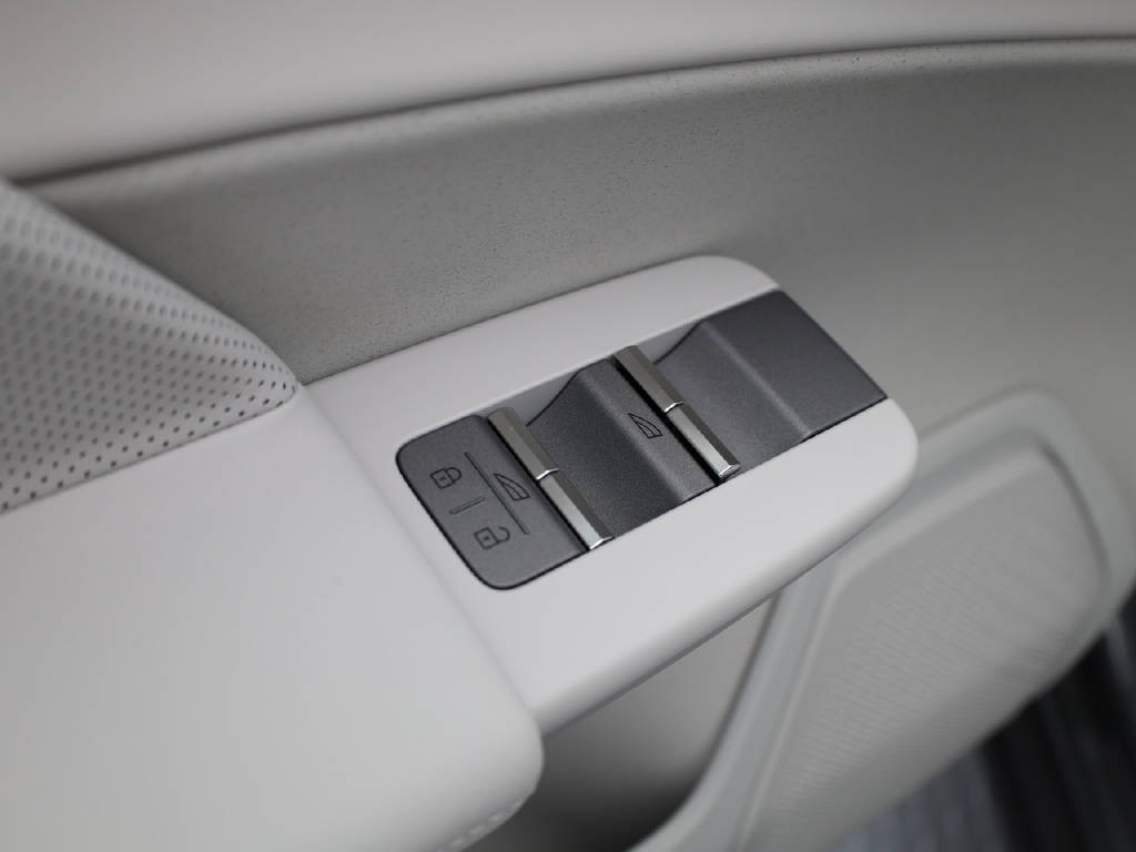 VOLVO EX60 Twin Ultra AWD-image-8