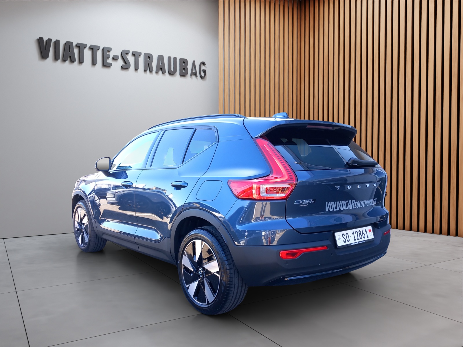 VOLVO EX40 Twin Plus AWD-showroom-element-2