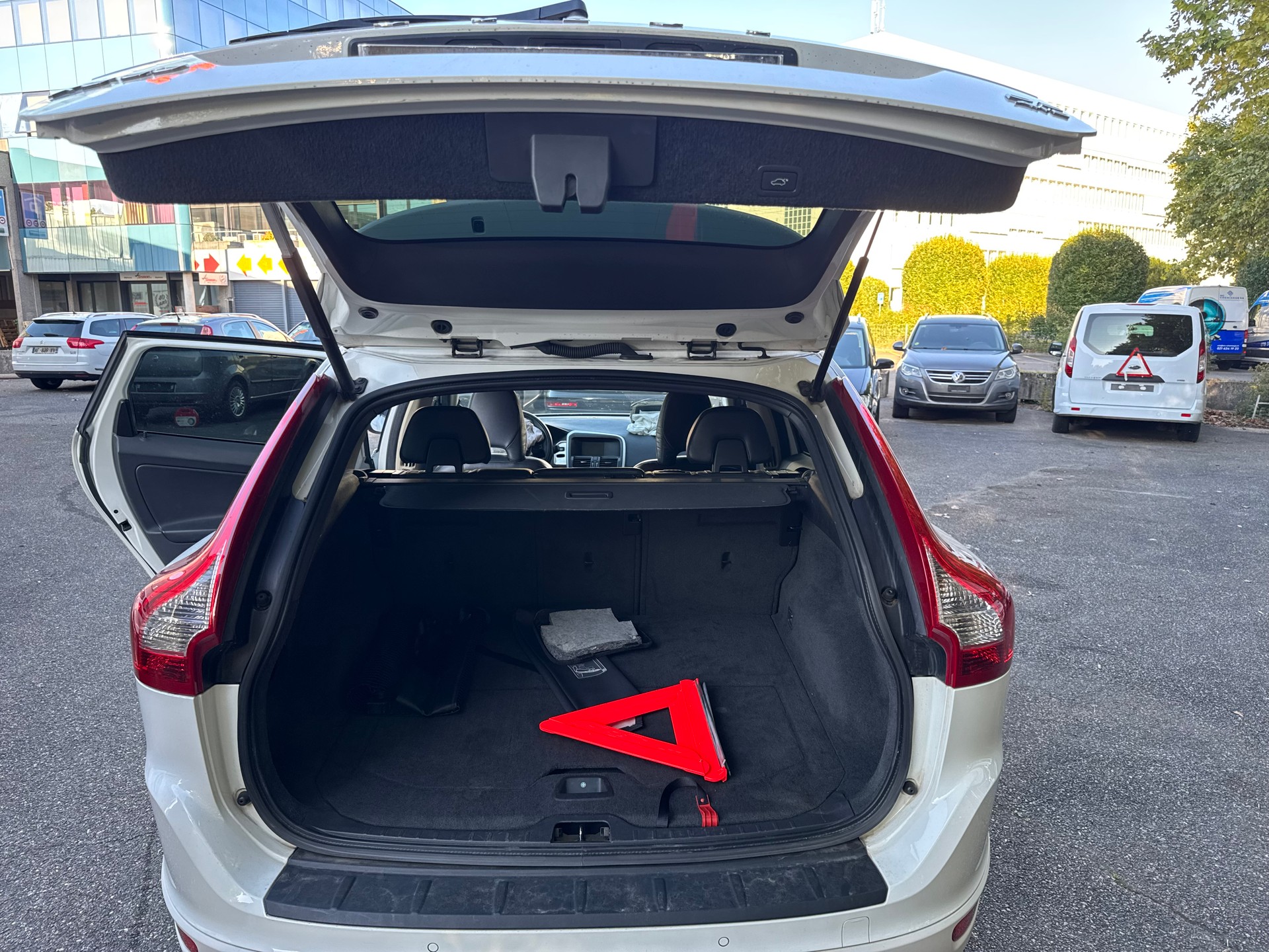 VOLVO XC60 D3 AWD R-Design Geartronic-image-17
