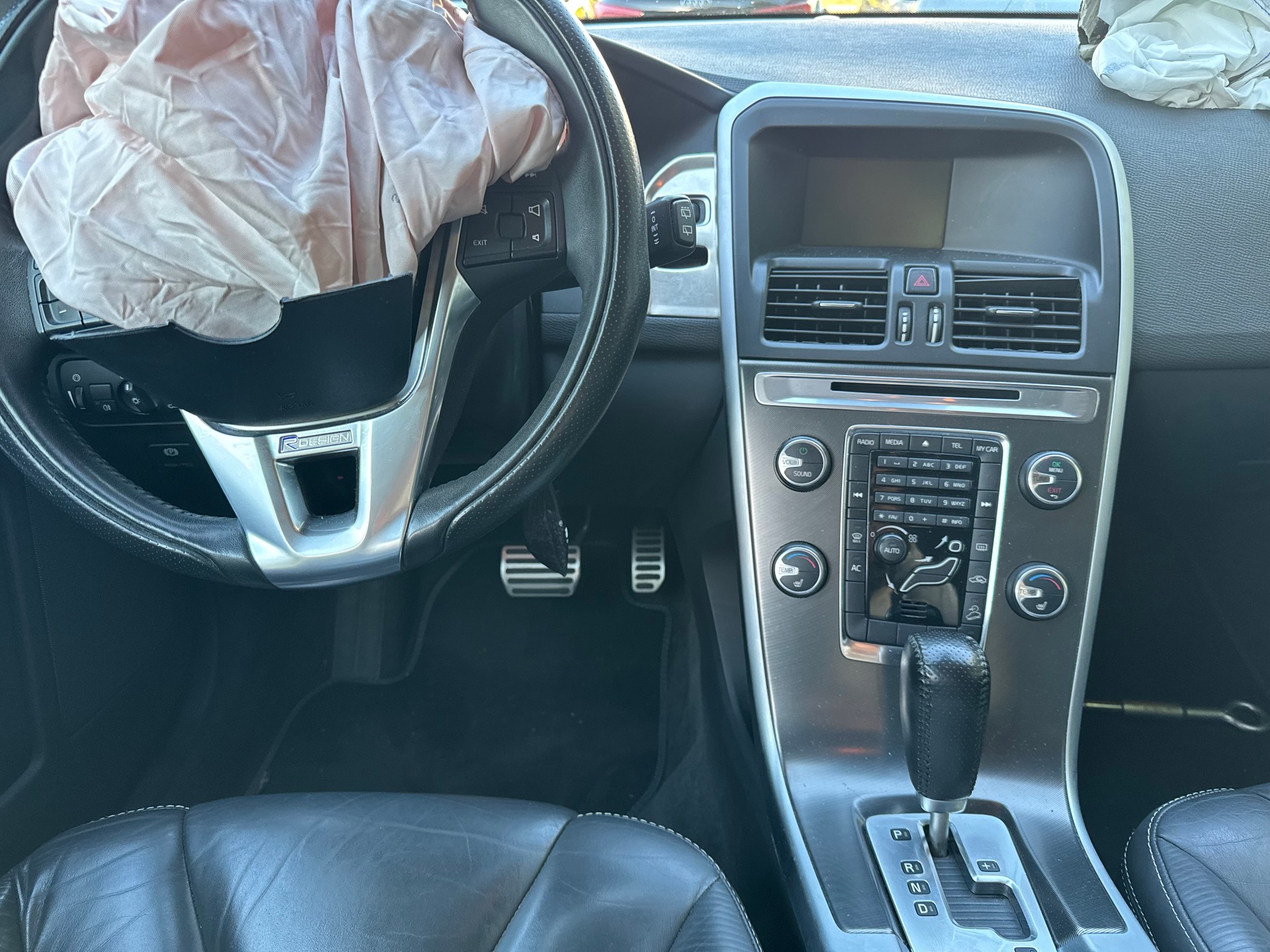 VOLVO XC60 D3 AWD R-Design Geartronic-image-14