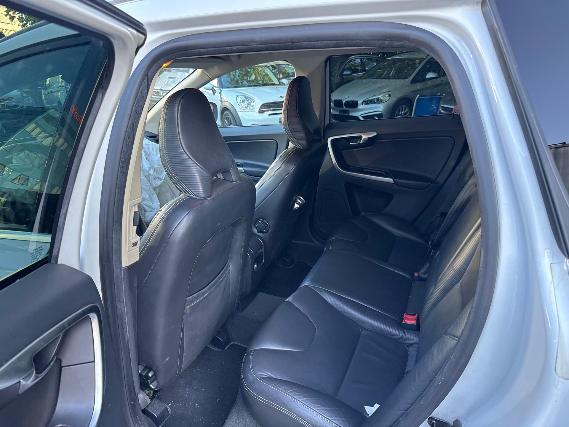 VOLVO XC60 D3 AWD R-Design Geartronic-image-11