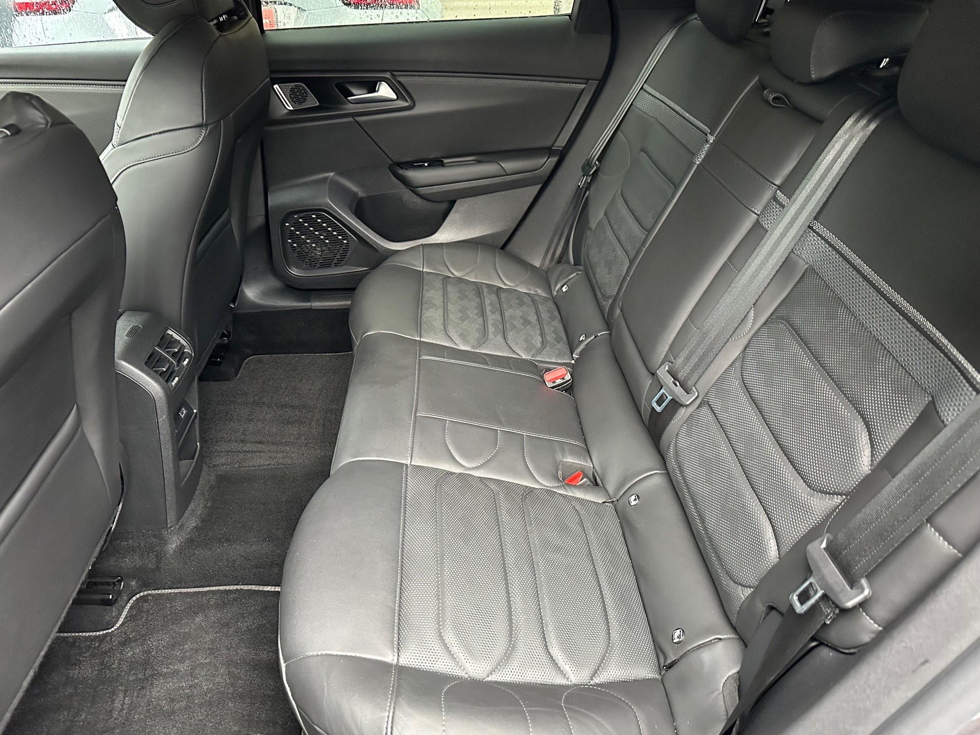 CITROEN C5 X 1.6i PHEV Shine e-EAT8-image-13