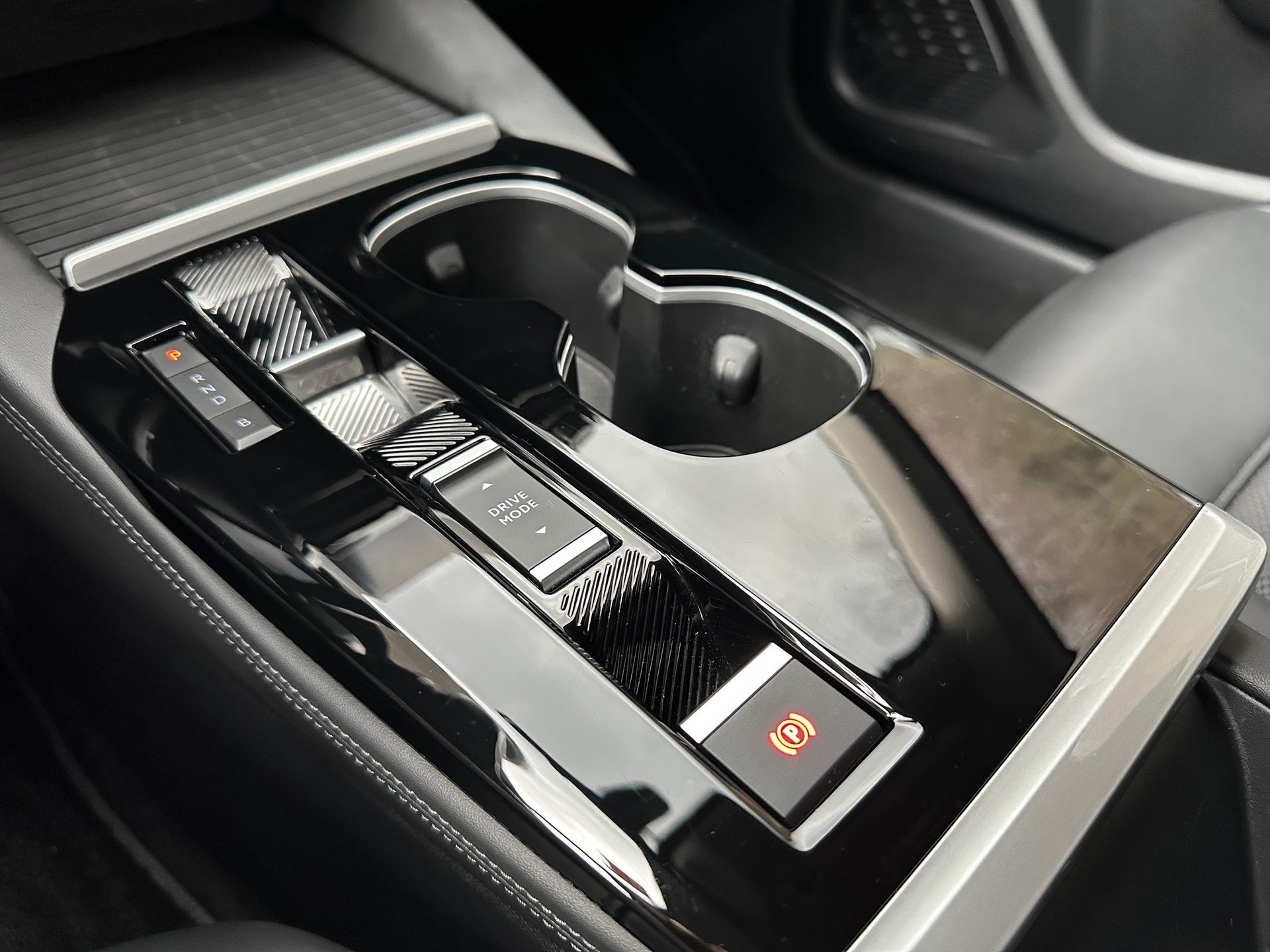 CITROEN C5 X 1.6i PHEV Shine e-EAT8-image-10