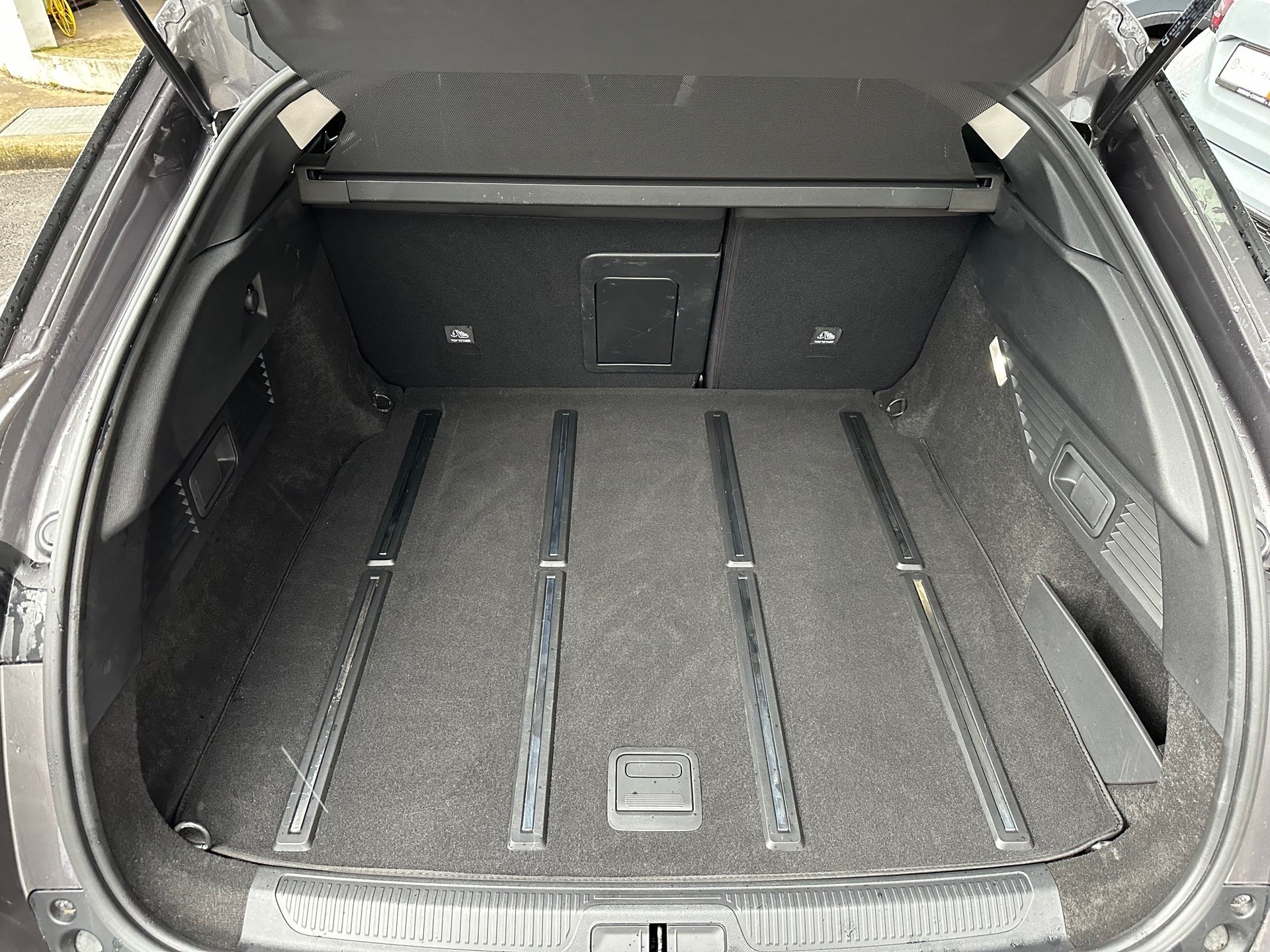 CITROEN C5 X 1.6i PHEV Shine e-EAT8-image-14