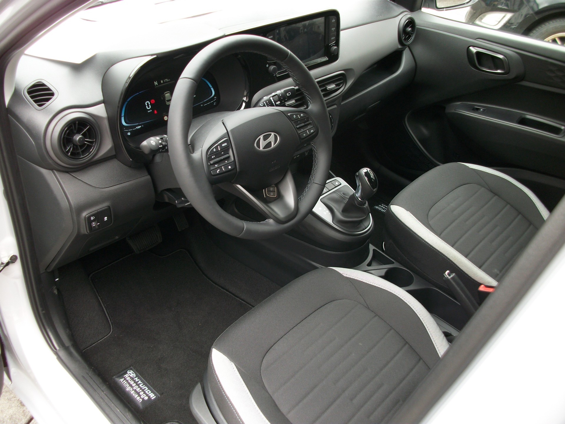 HYUNDAI i10 1.2 Amplia Aut.-image-5