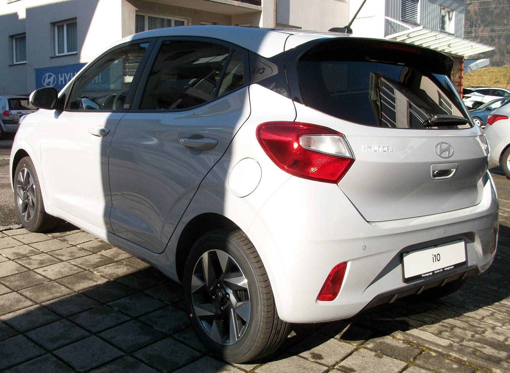HYUNDAI i10 1.2 Amplia Aut.-image-4
