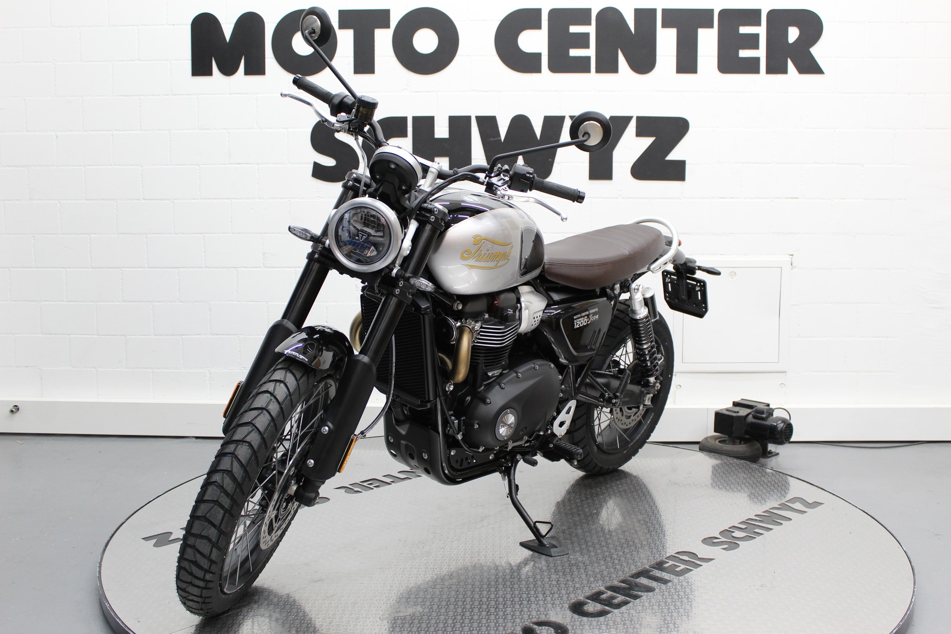 TRIUMPH Scrambler 1200 X-image-3