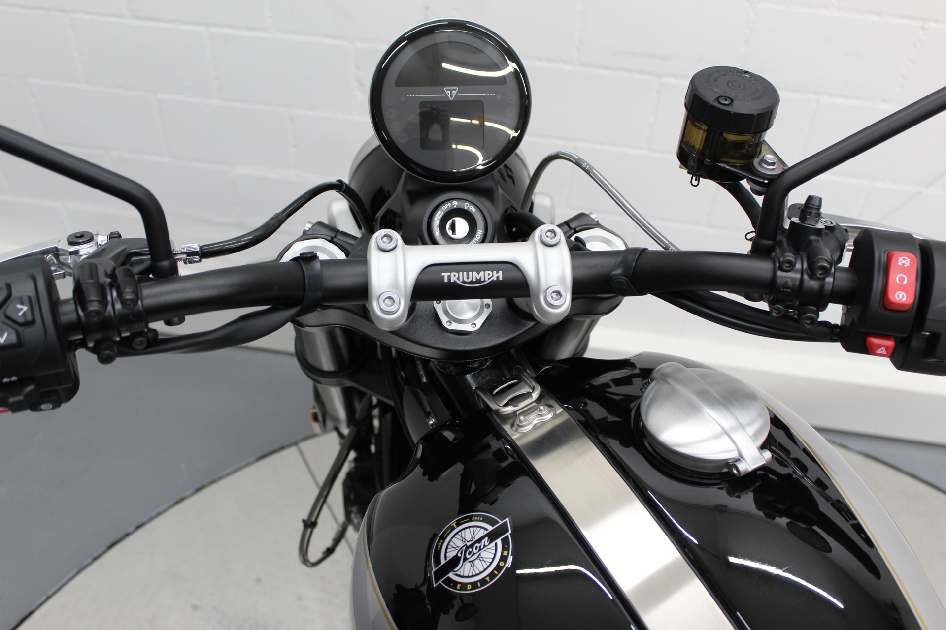 TRIUMPH Scrambler 1200 X-image-6