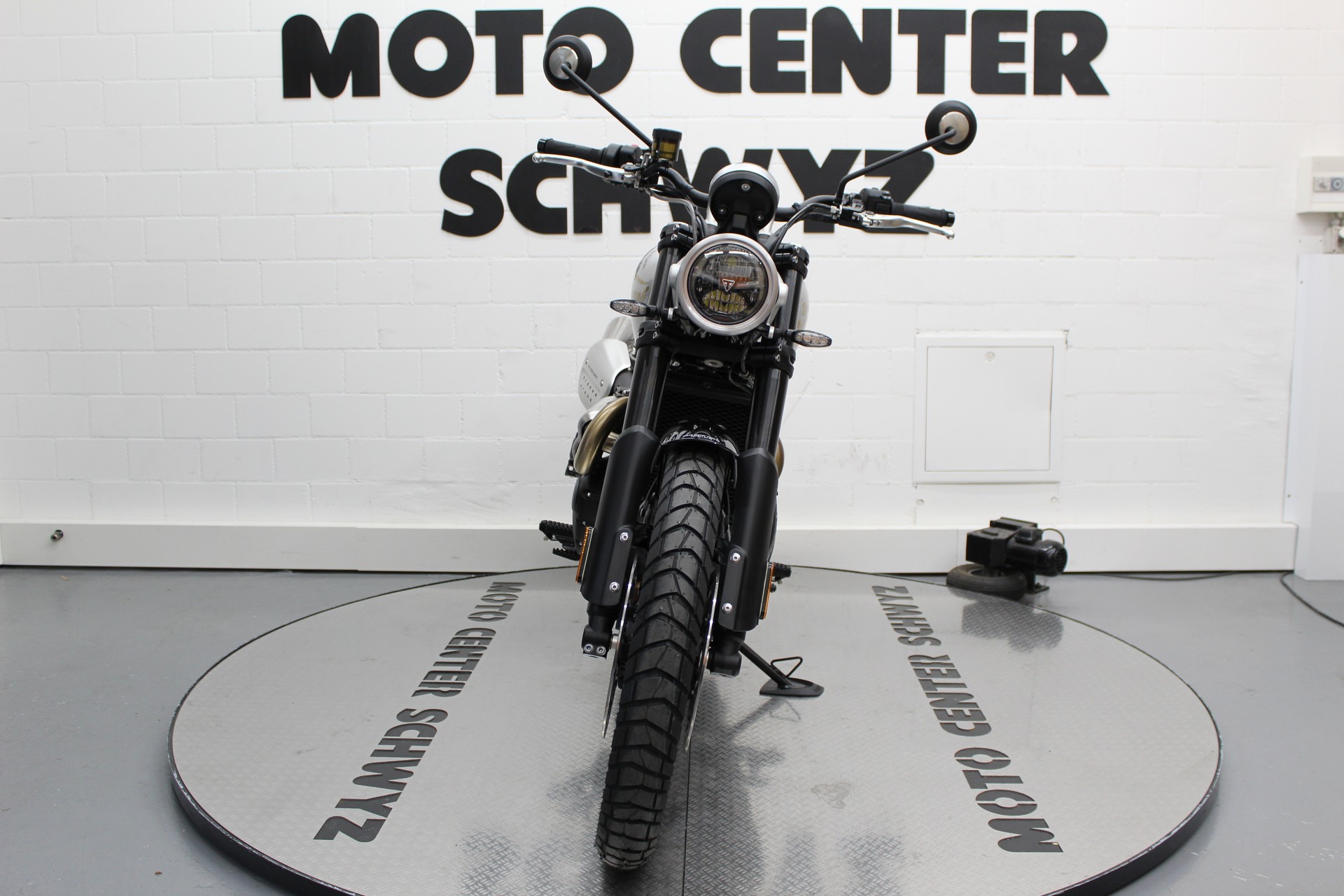 TRIUMPH Scrambler 1200 X-image-2