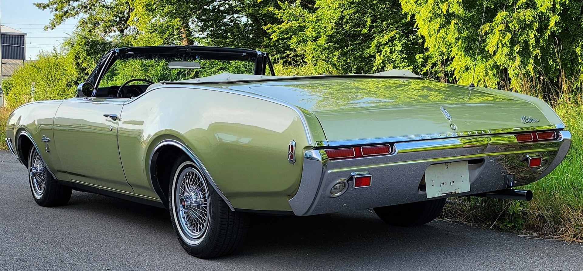 OLDSMOBILE CUTLASS S Supreme-image-2