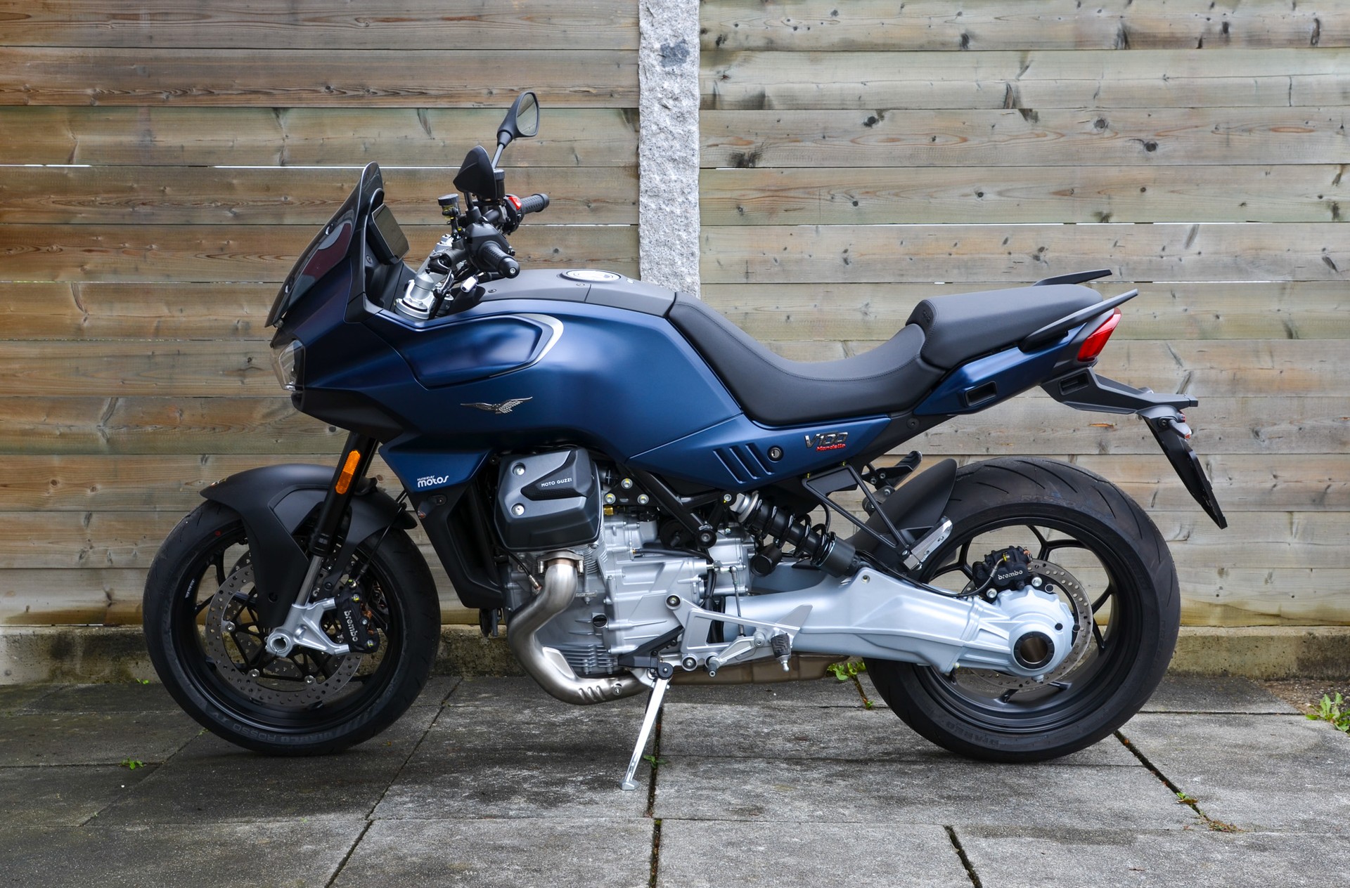 MOTO GUZZI V100 Mandello E5+-image-1