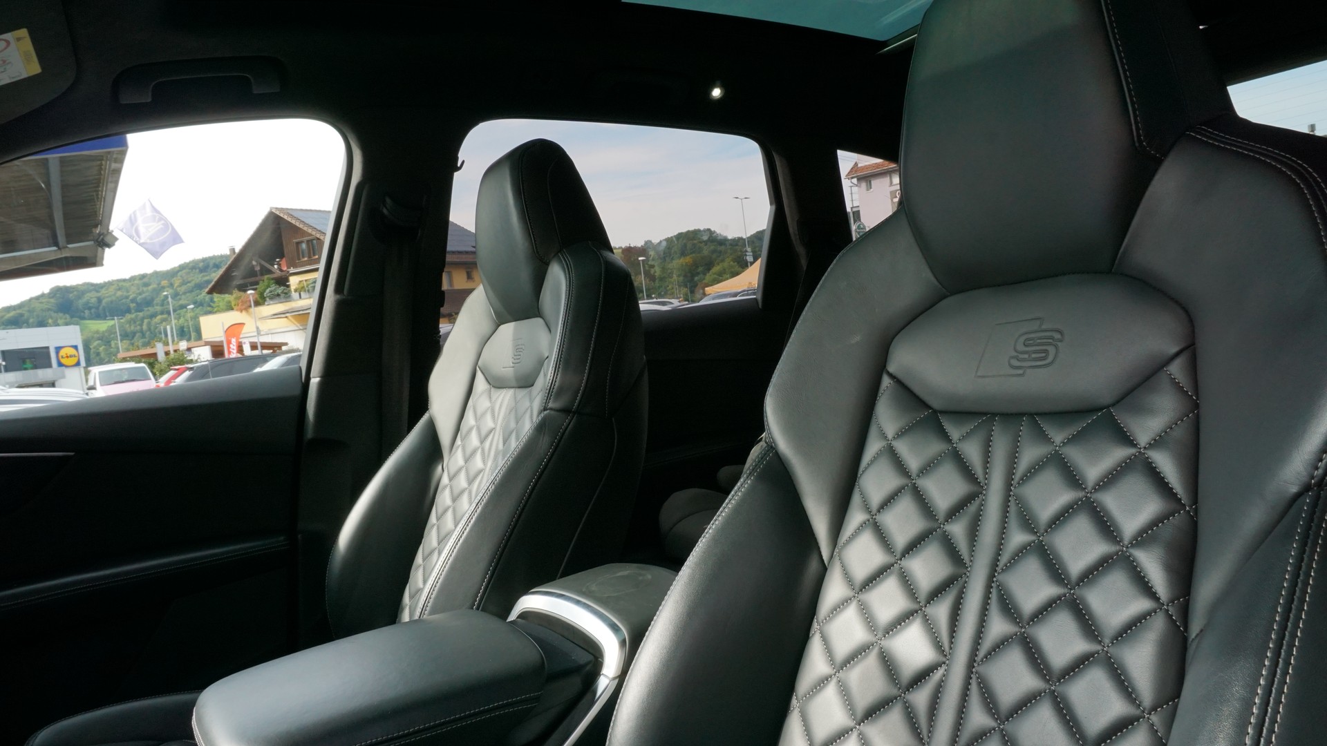 AUDI SQ7 4.0 V8 TDI quattro T-Tronic-image-16