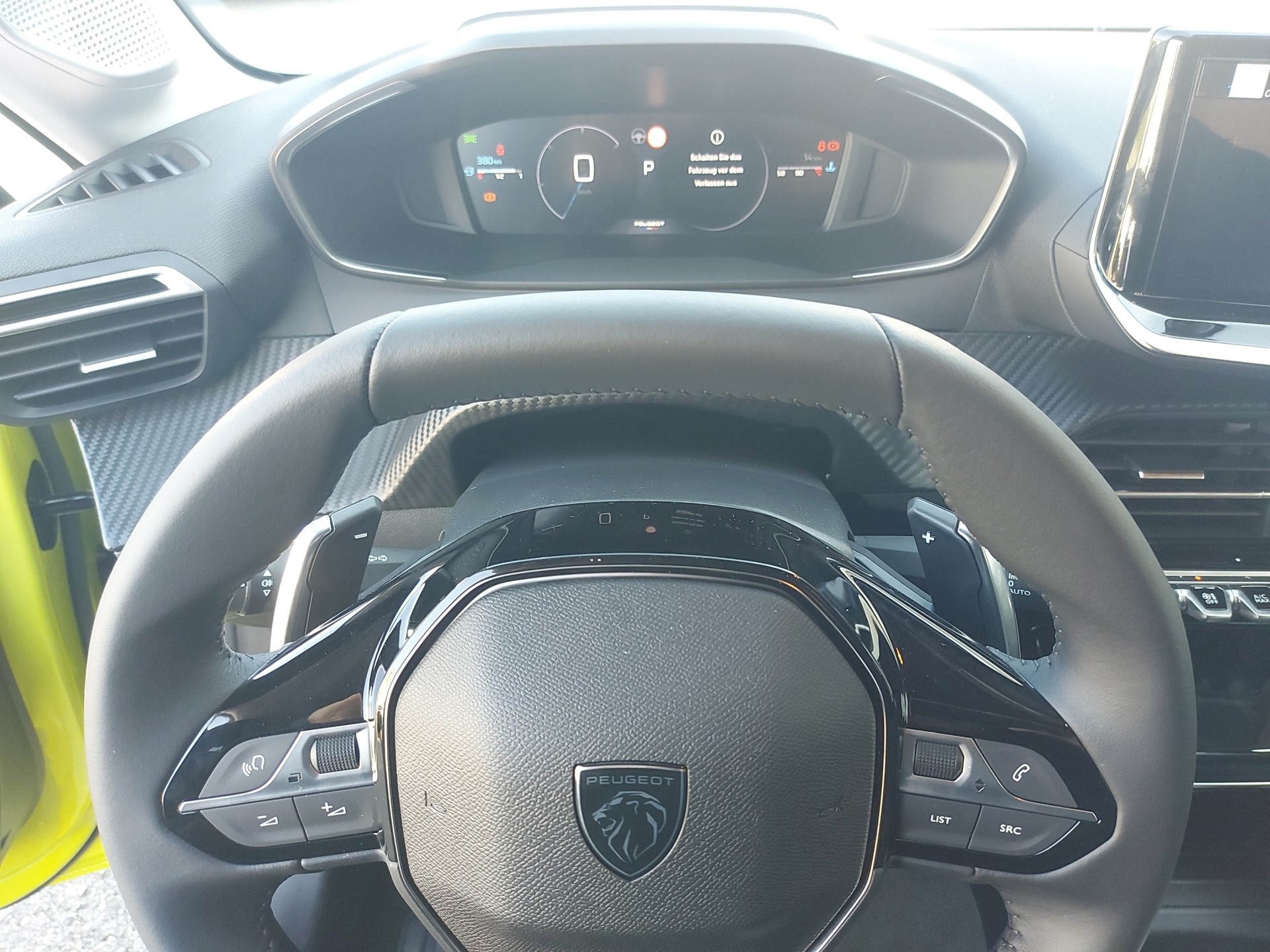 PEUGEOT 208 1.2 Hybrid Allure Premium-image-5