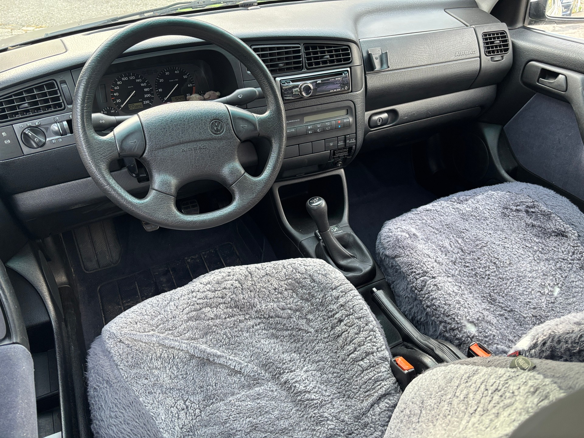 VW Vento 2000 GL Safety-image-8