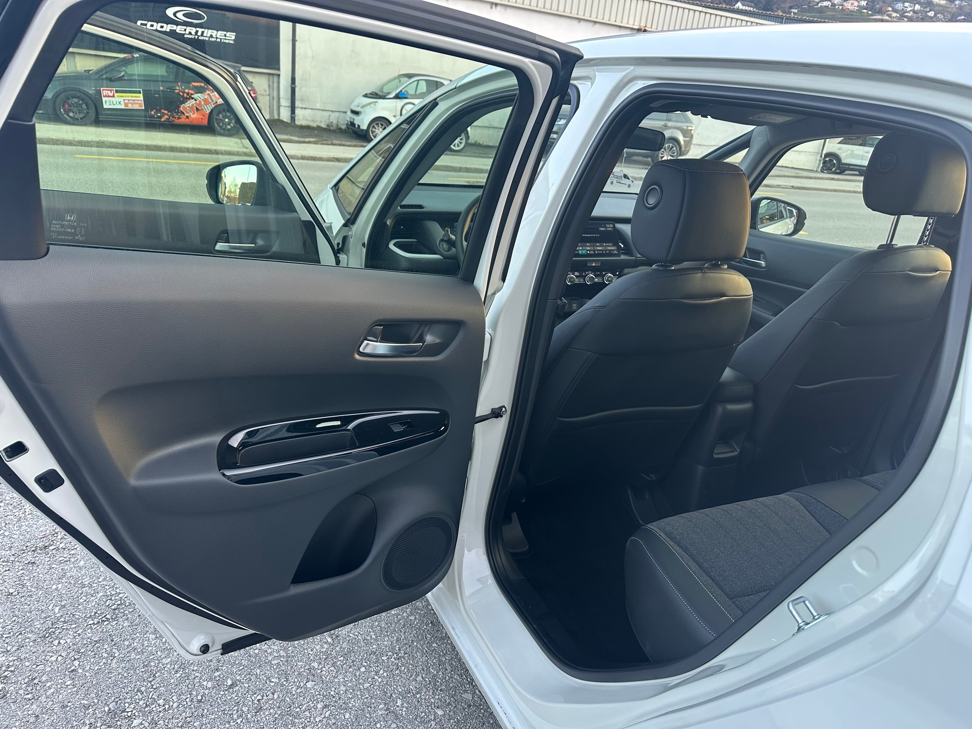 HONDA Jazz 1.5i-MMD Elegance E-CVT-image-9