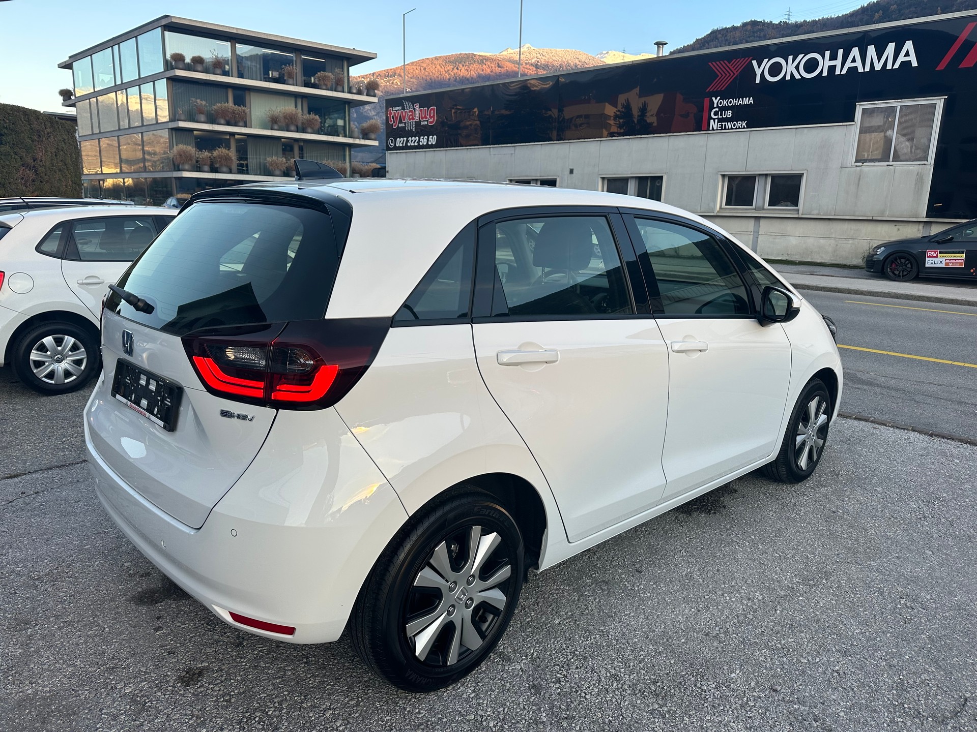 HONDA Jazz 1.5i-MMD Elegance E-CVT-image-3