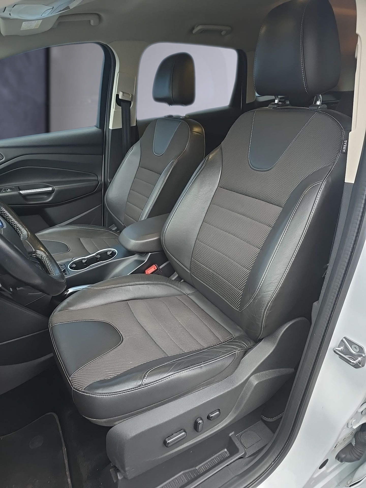 FORD Kuga 2.0 TDCi Titanium S 4WD PowerShift-image-17