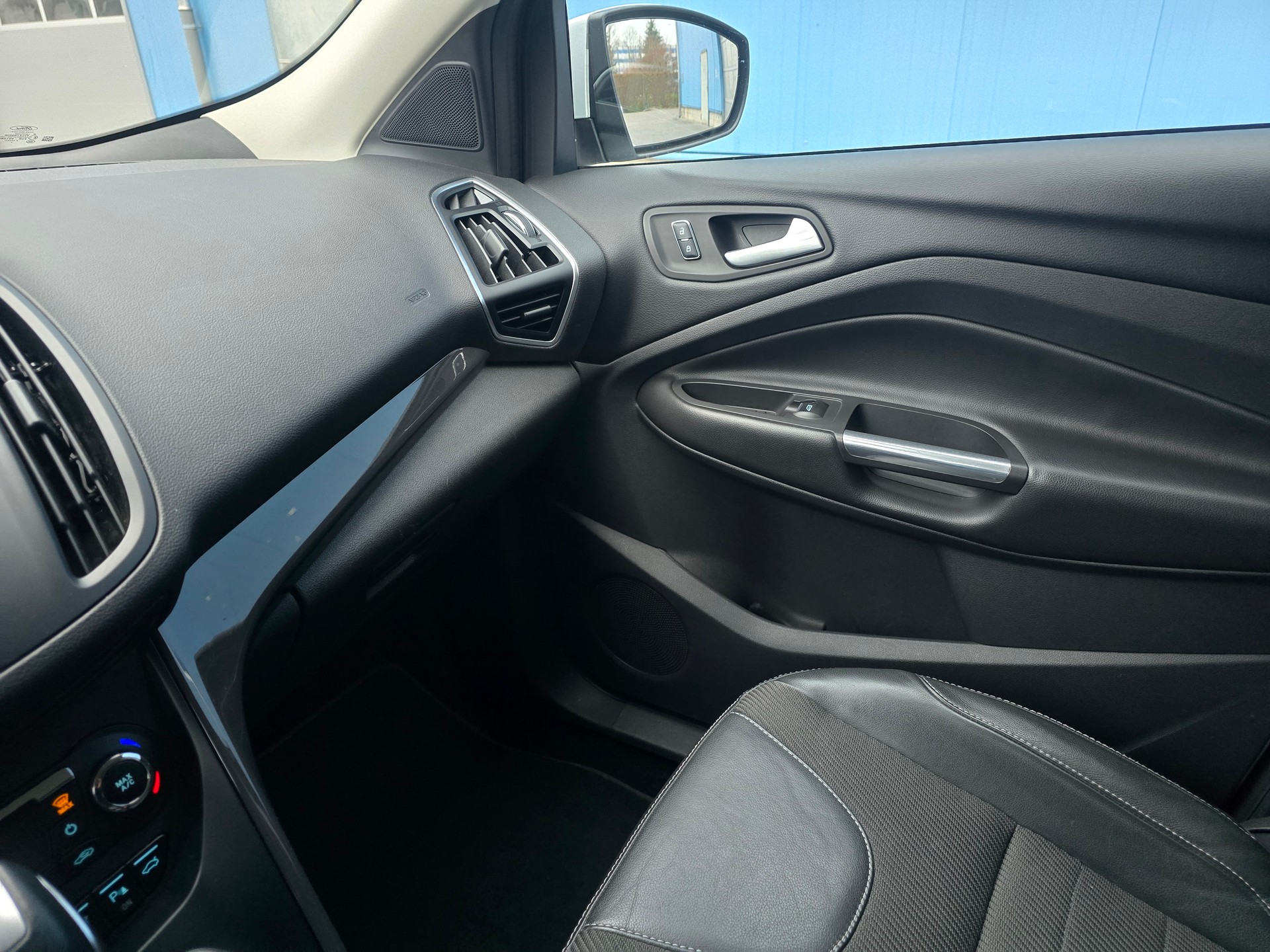 FORD Kuga 2.0 TDCi Titanium S 4WD PowerShift-image-22