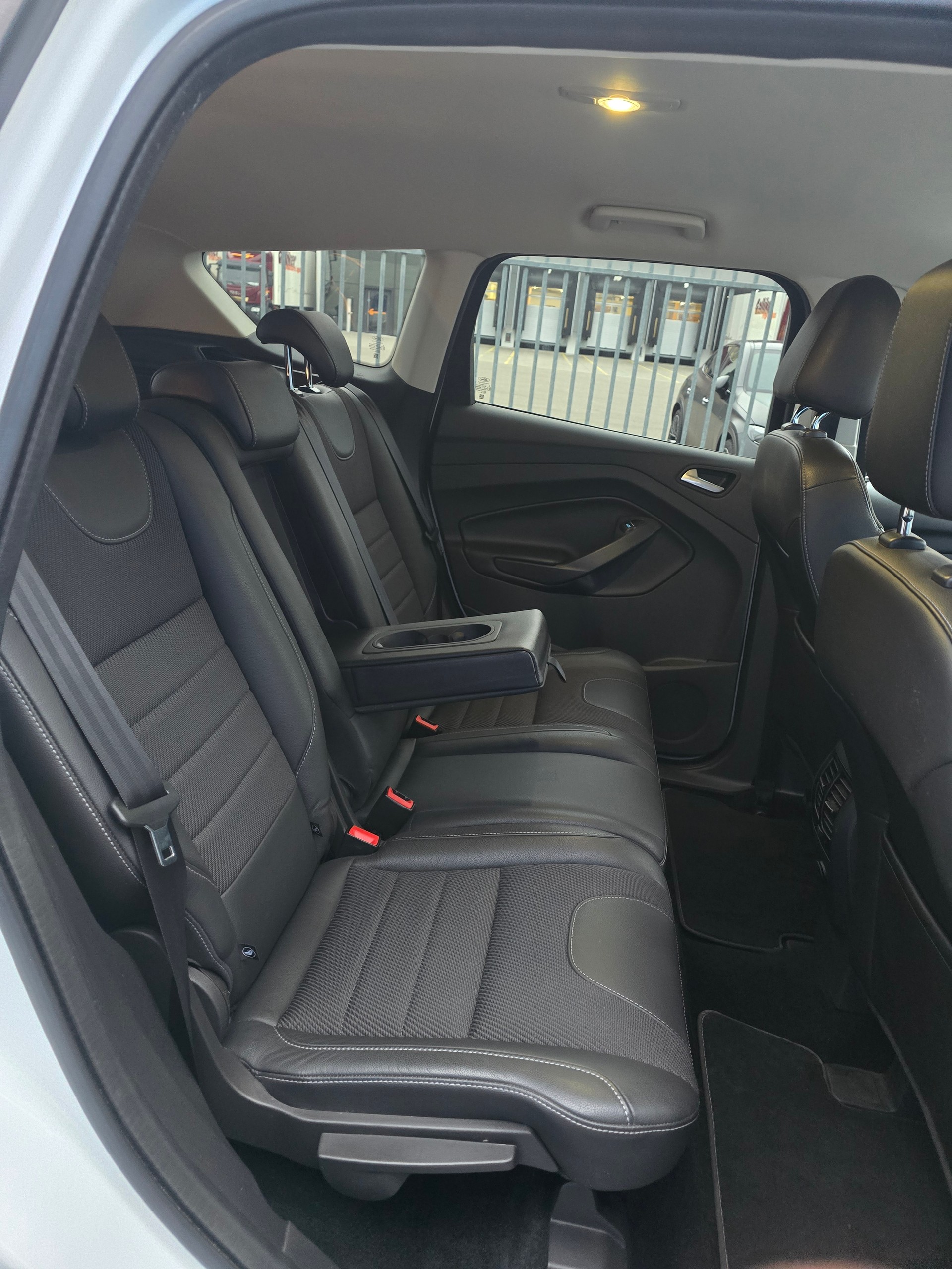 FORD Kuga 2.0 TDCi Titanium S 4WD PowerShift-image-19