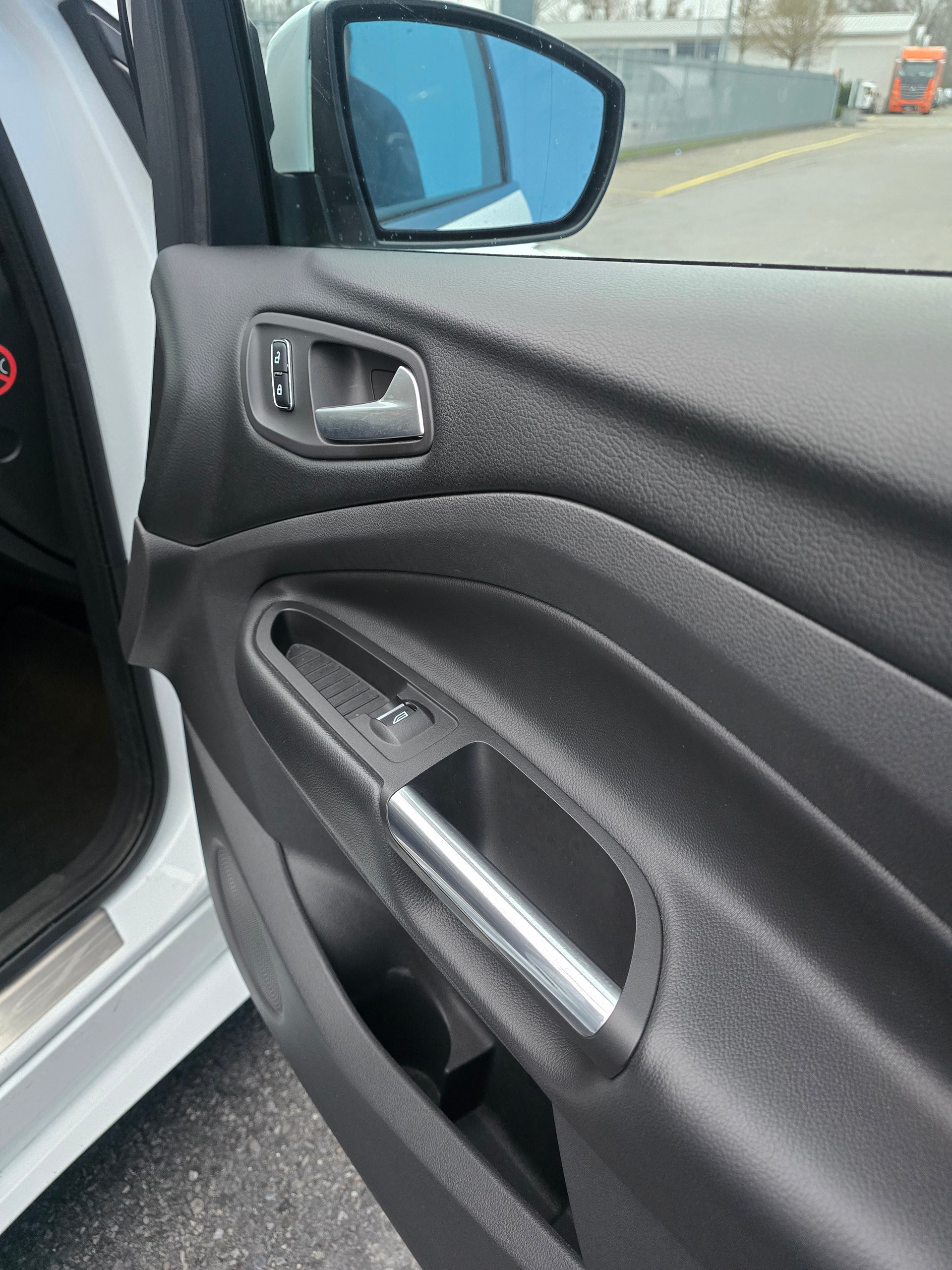 FORD Kuga 2.0 TDCi Titanium S 4WD PowerShift-image-23