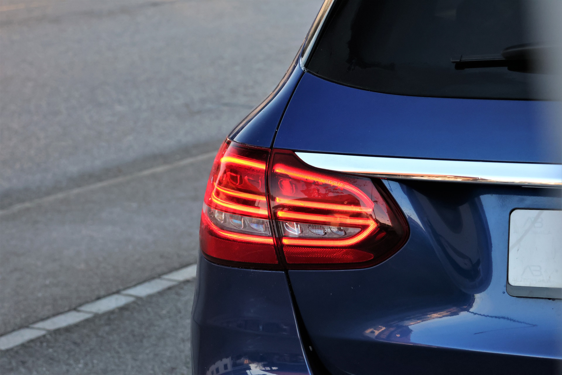 MERCEDES-BENZ C 400 AMG Line 4Matic 9G-Tronic (CH) + 1.8T AHK-image-4