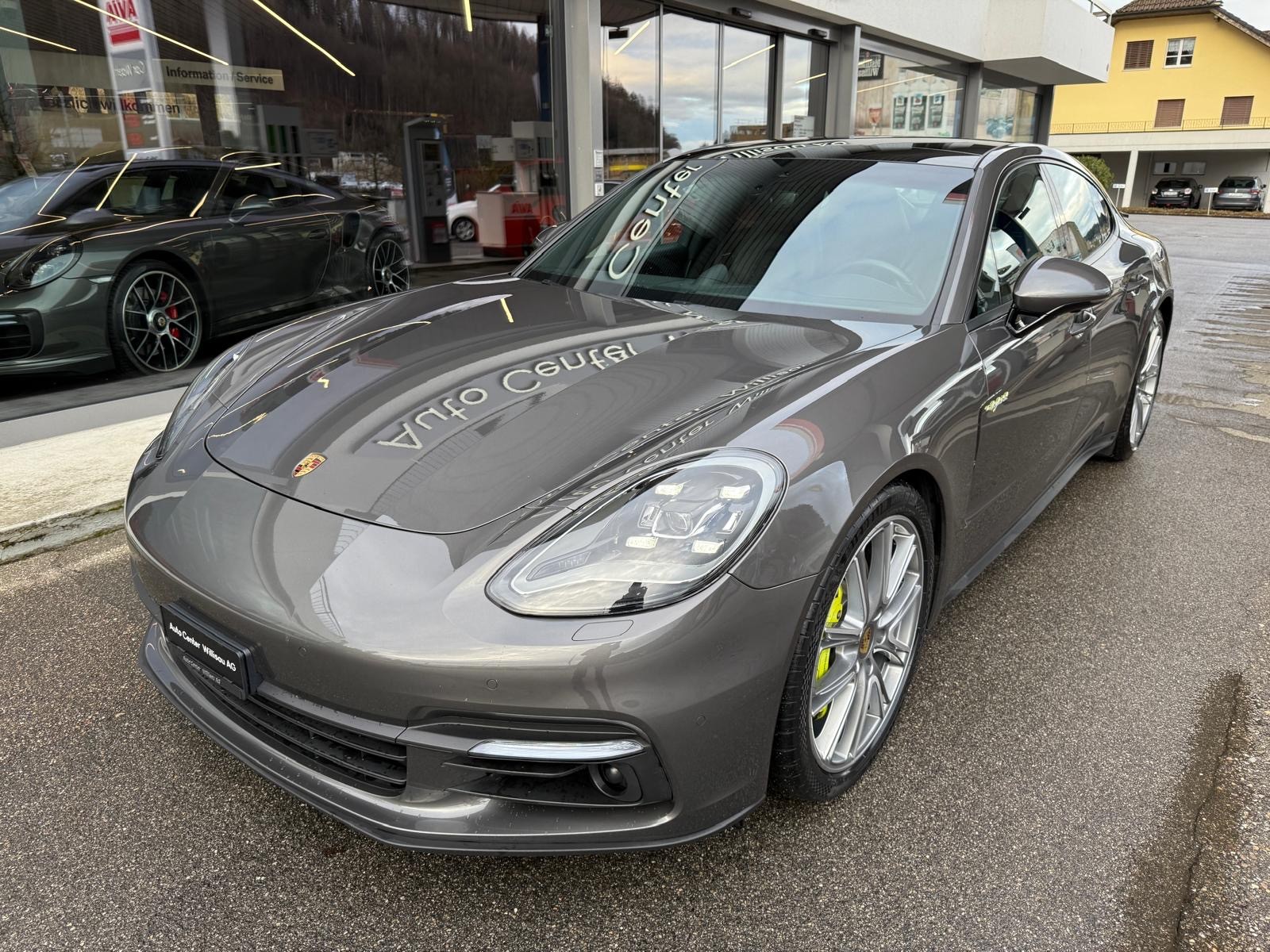 PORSCHE Panamera 4 E-Hybrid PDK-showroom-element-3