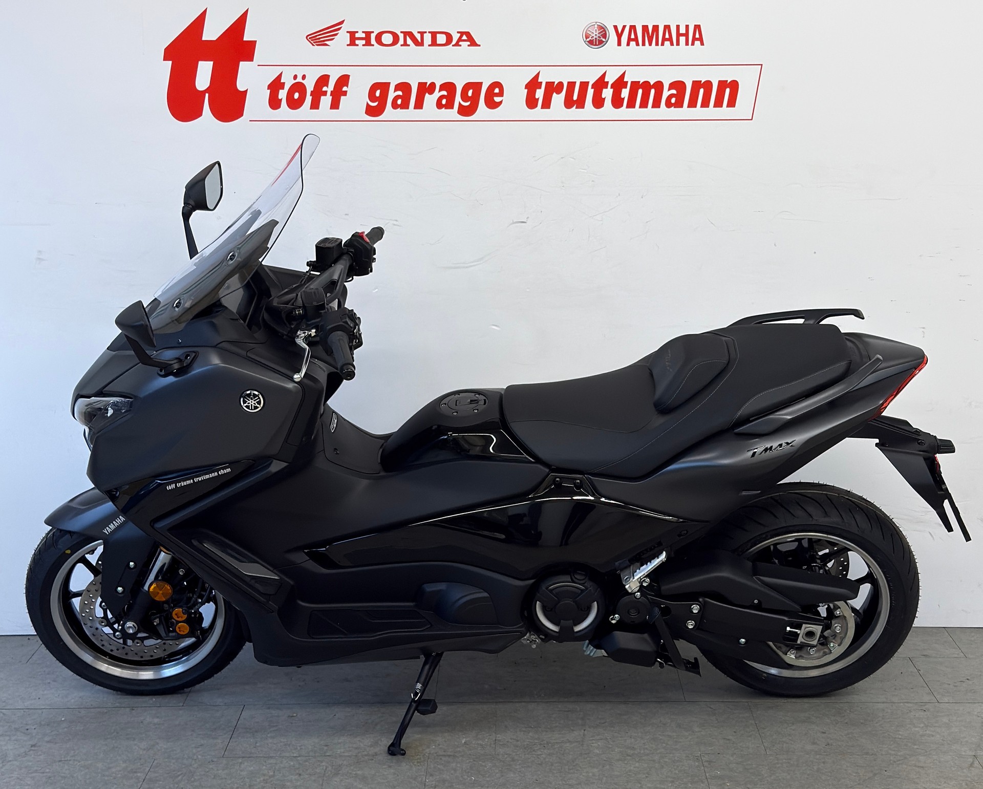 YAMAHA T-MAX Tech-Max-image-1